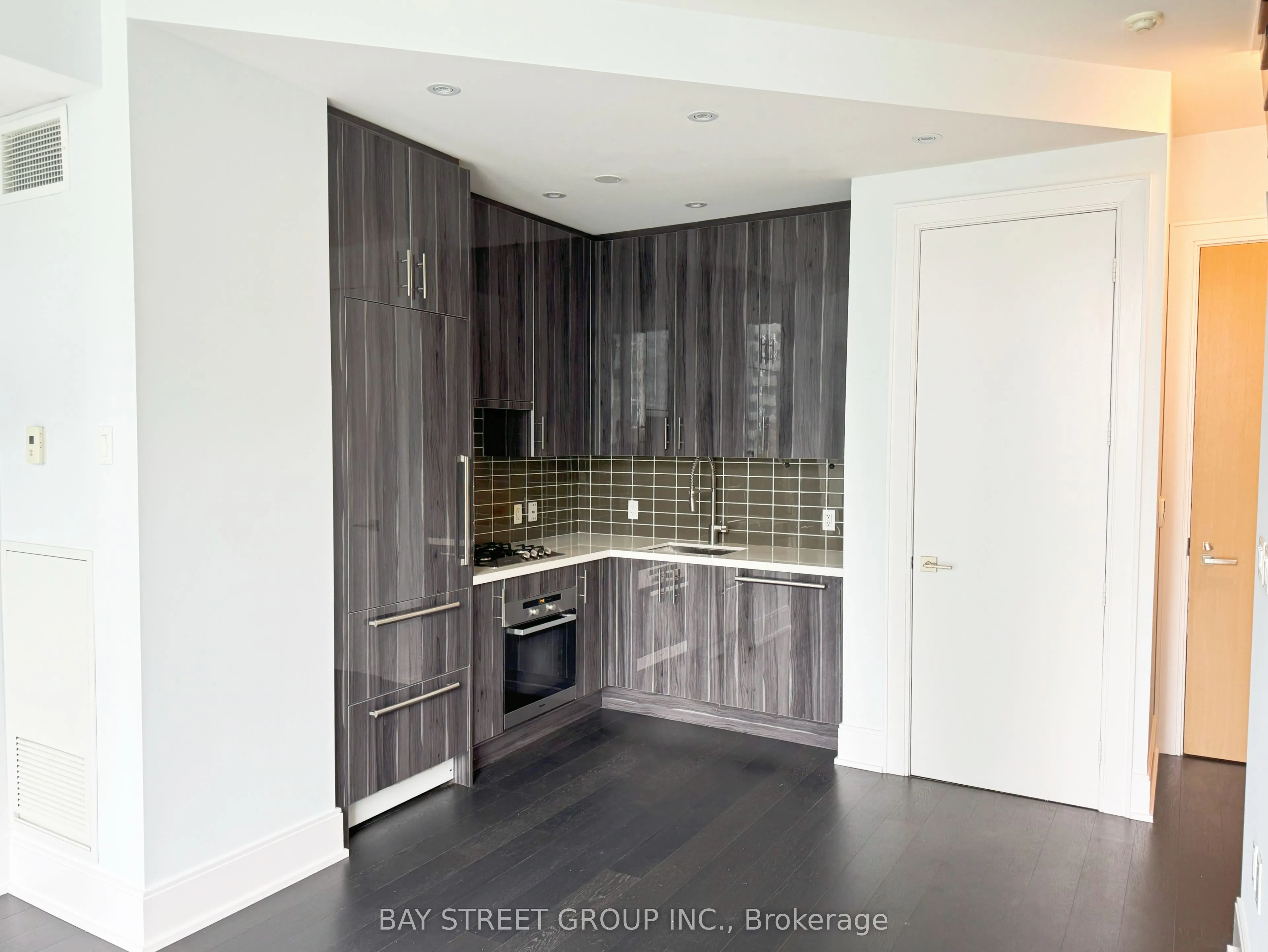 39 Queens Quay E, #341