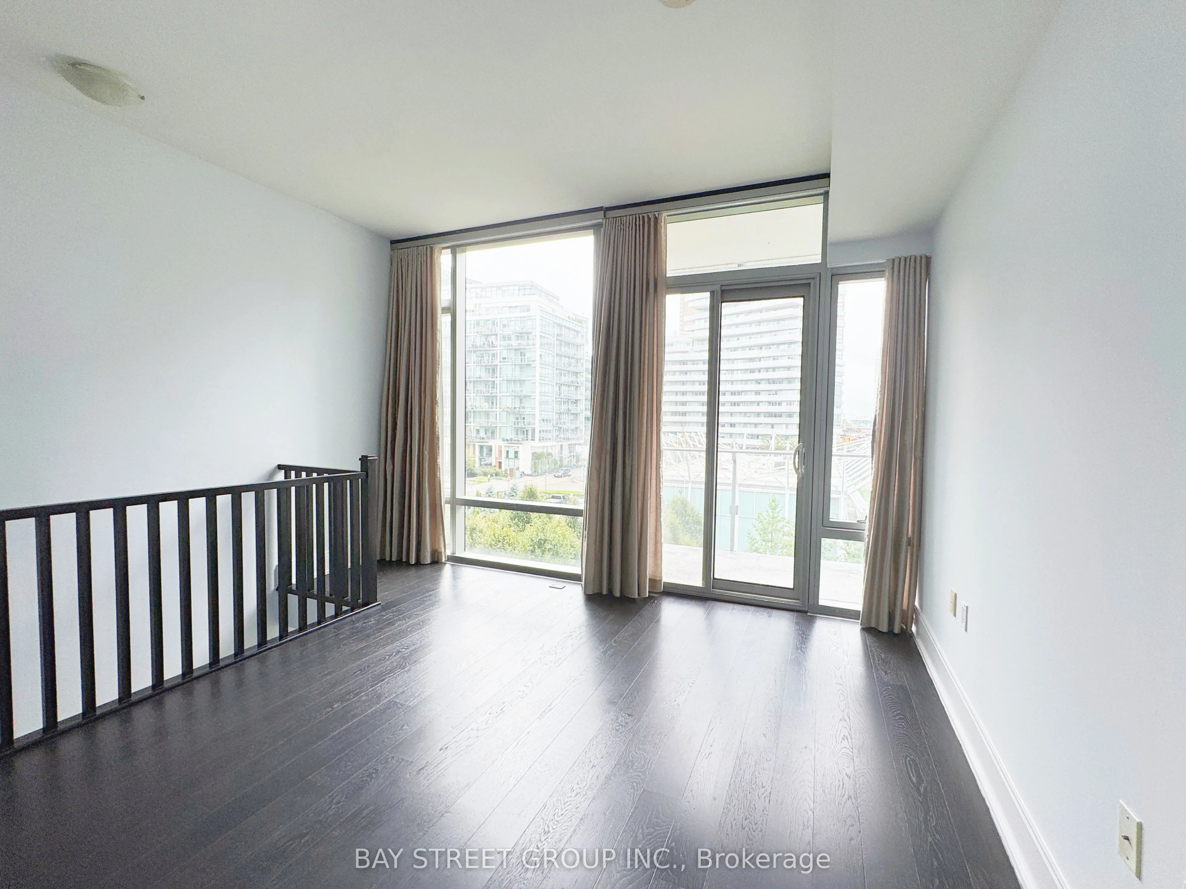 39 Queens Quay E, #341