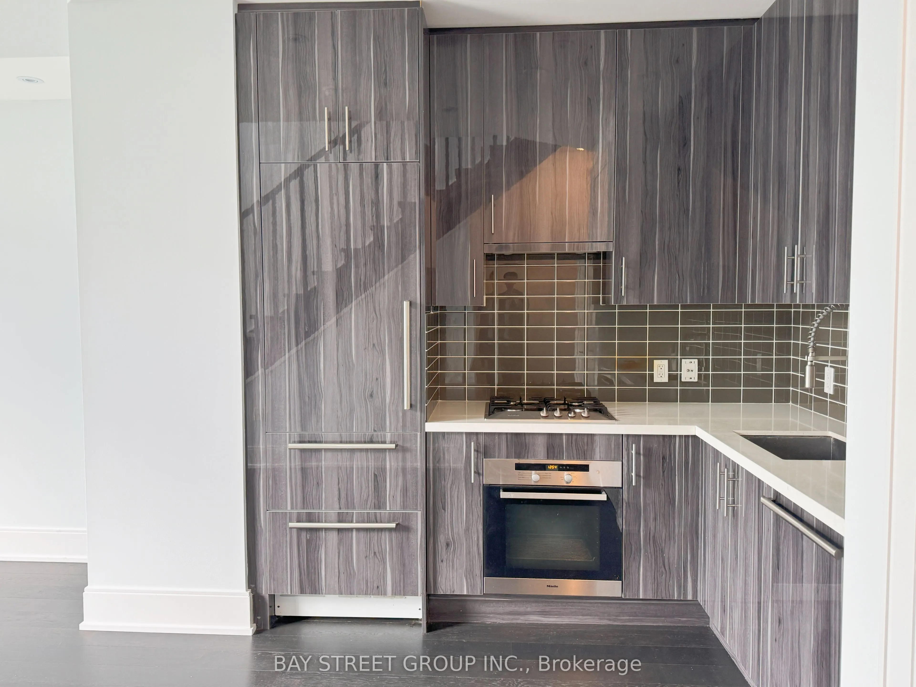 39 Queens Quay E, #341