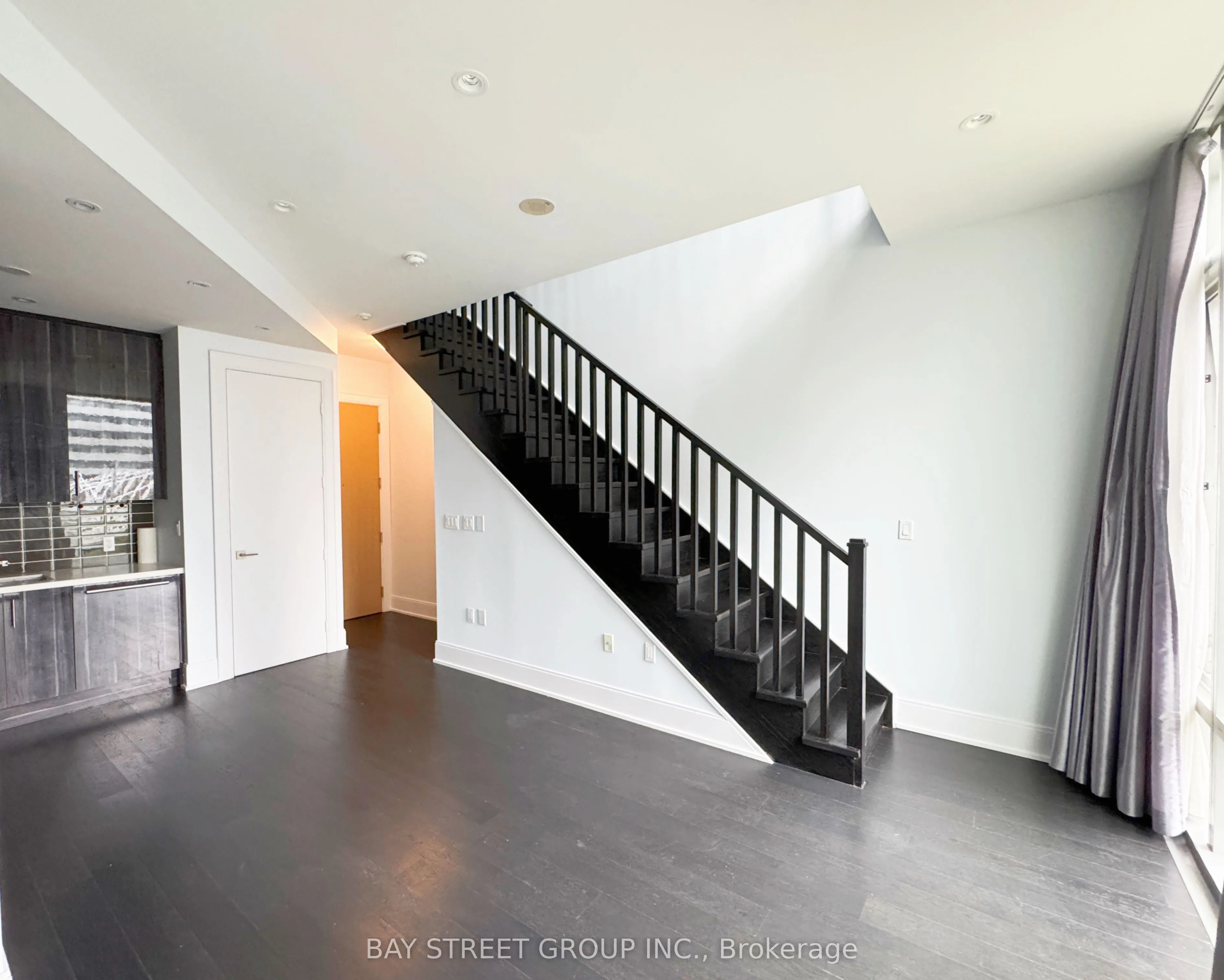 39 Queens Quay E, #341