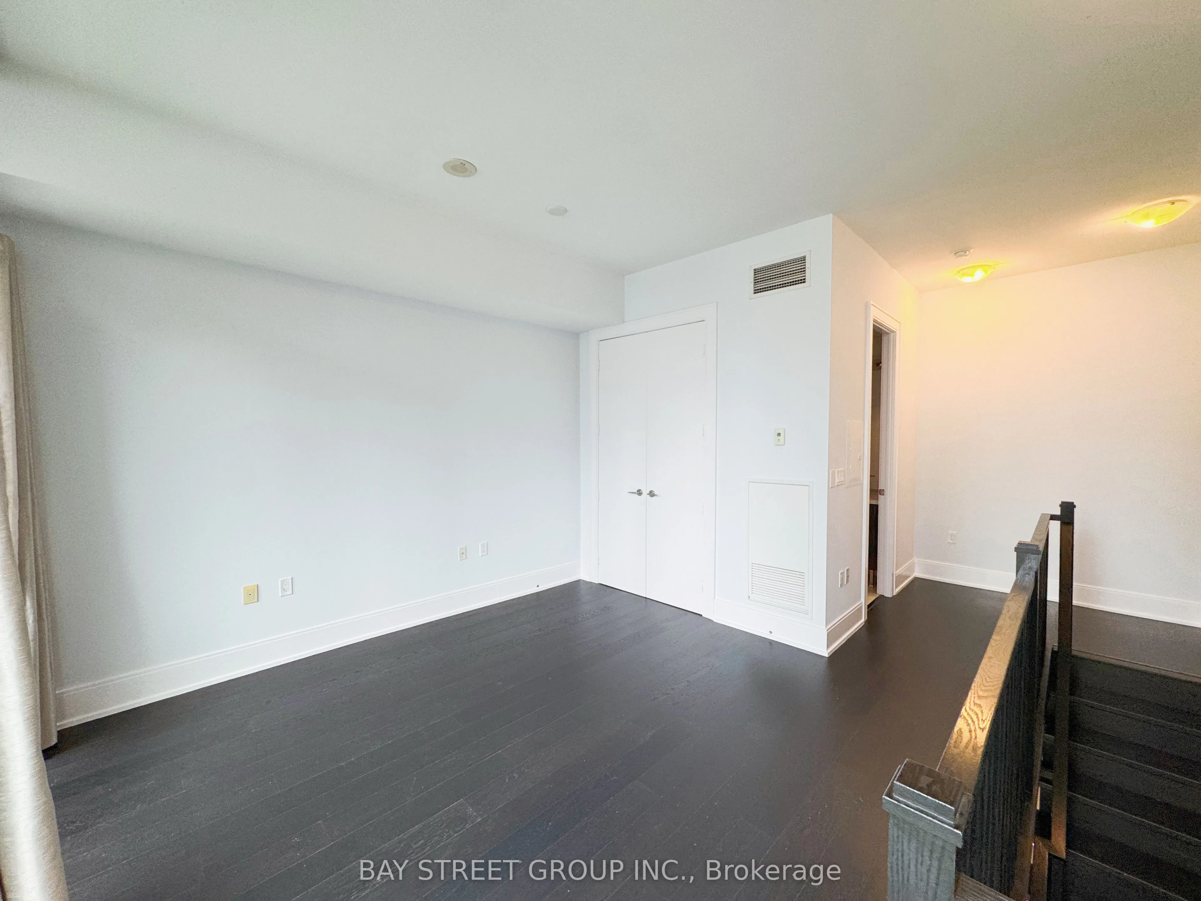 39 Queens Quay E, #341