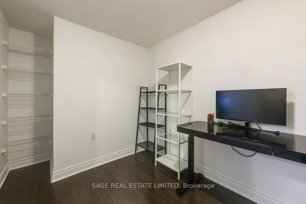 12 Rean Drive, #307