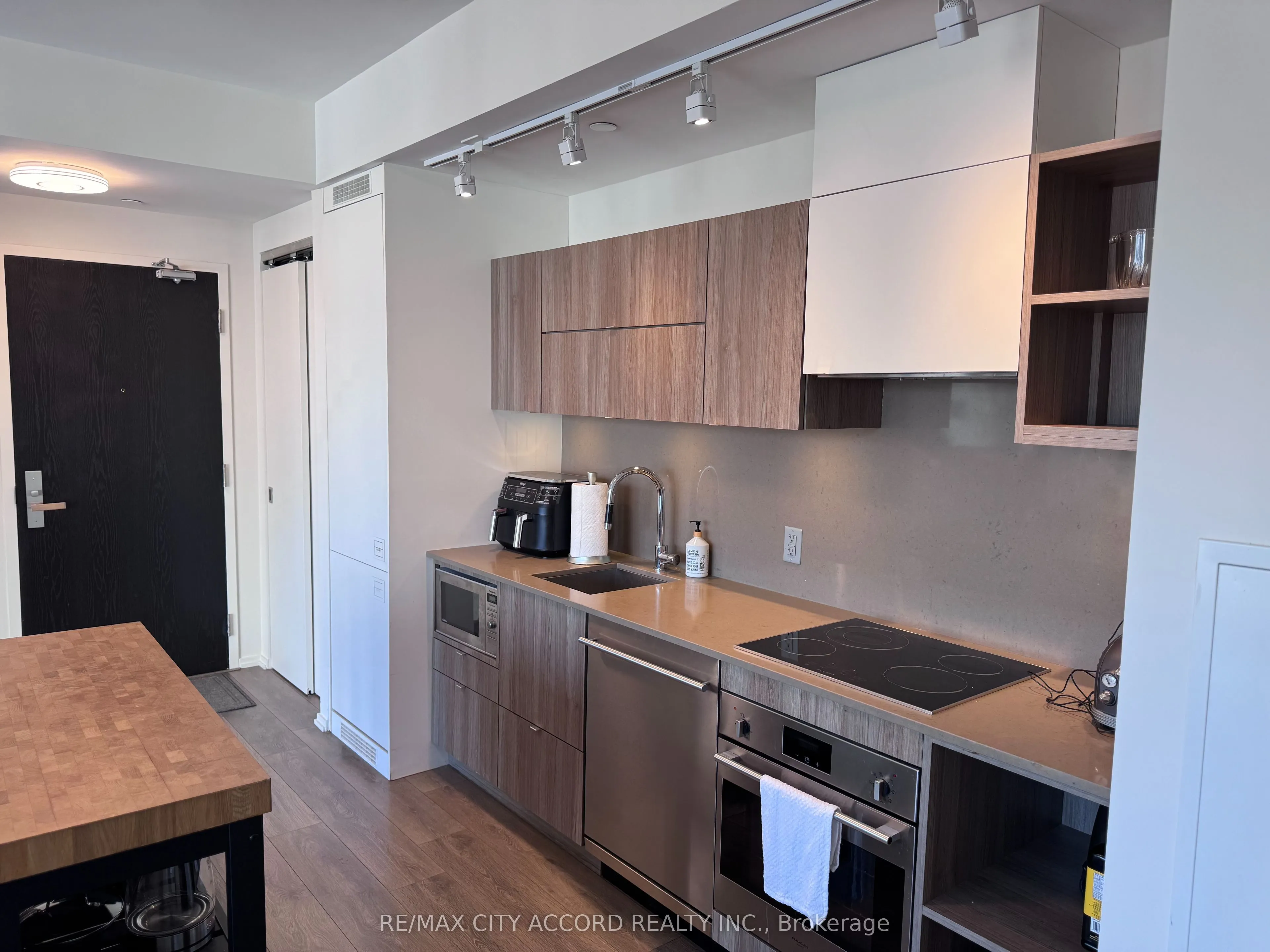 125 Peter Street, #1908