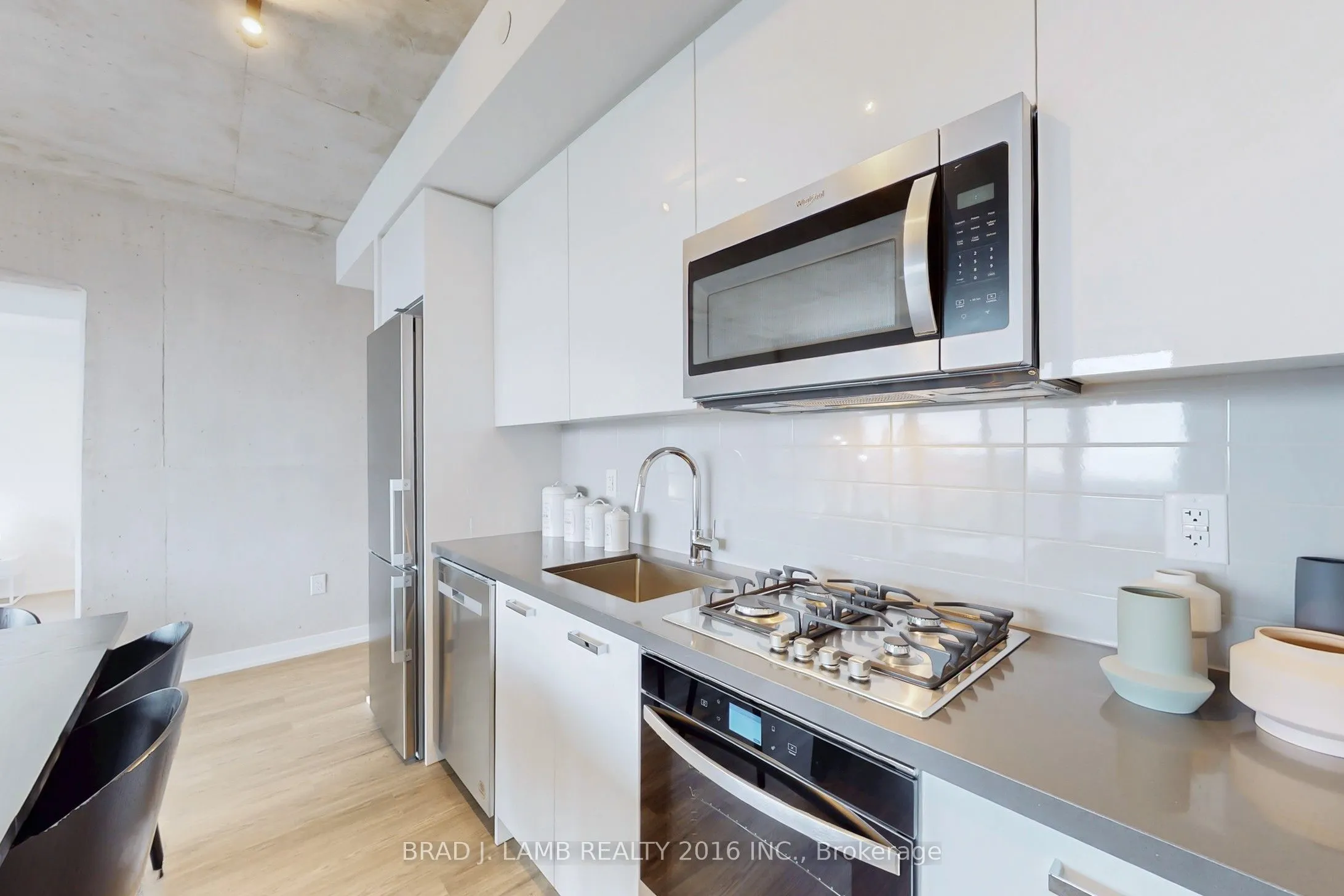 195 McCaul Street, #1011