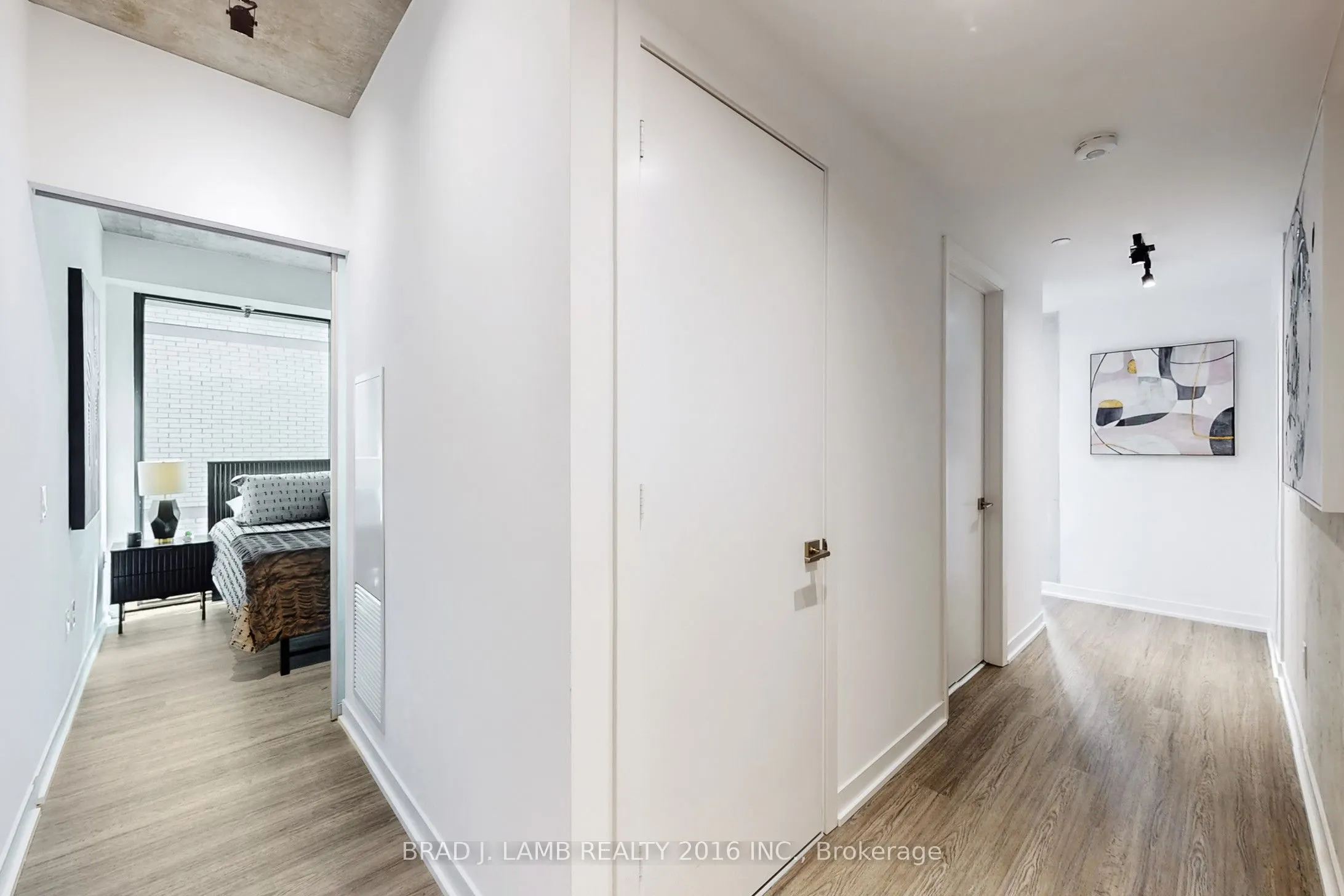 195 McCaul Street, #1011