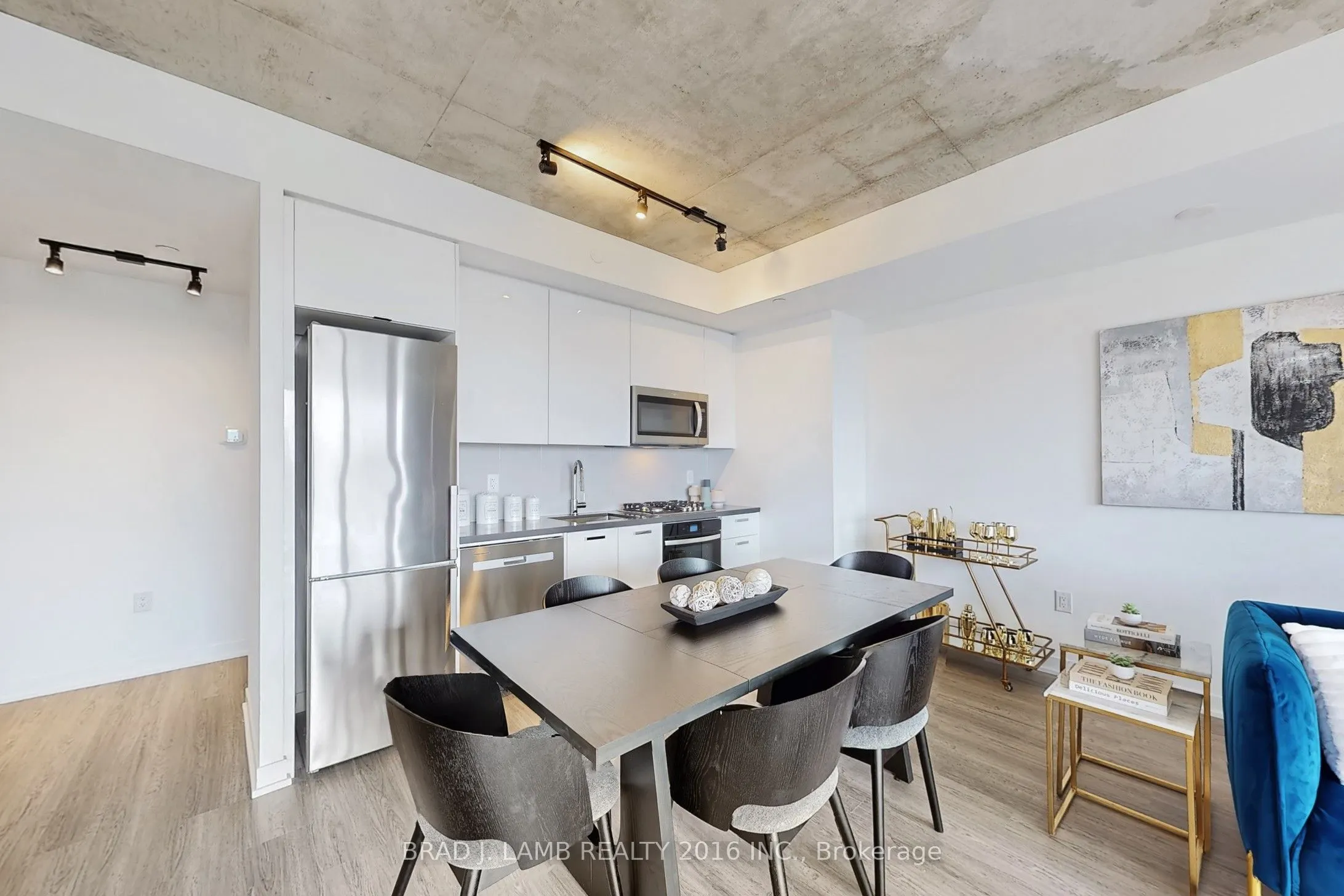 195 McCaul Street, #1011