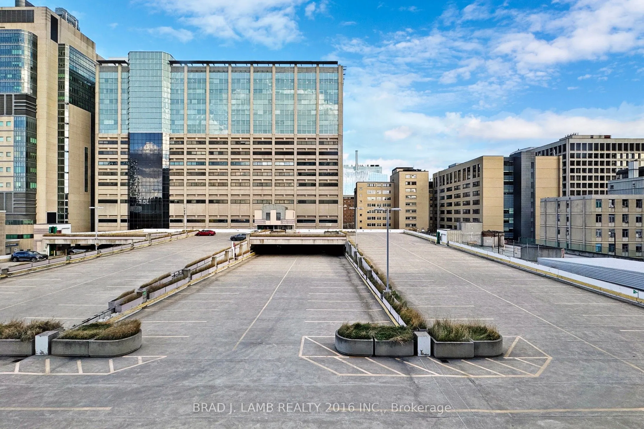 195 McCaul Street, #1011