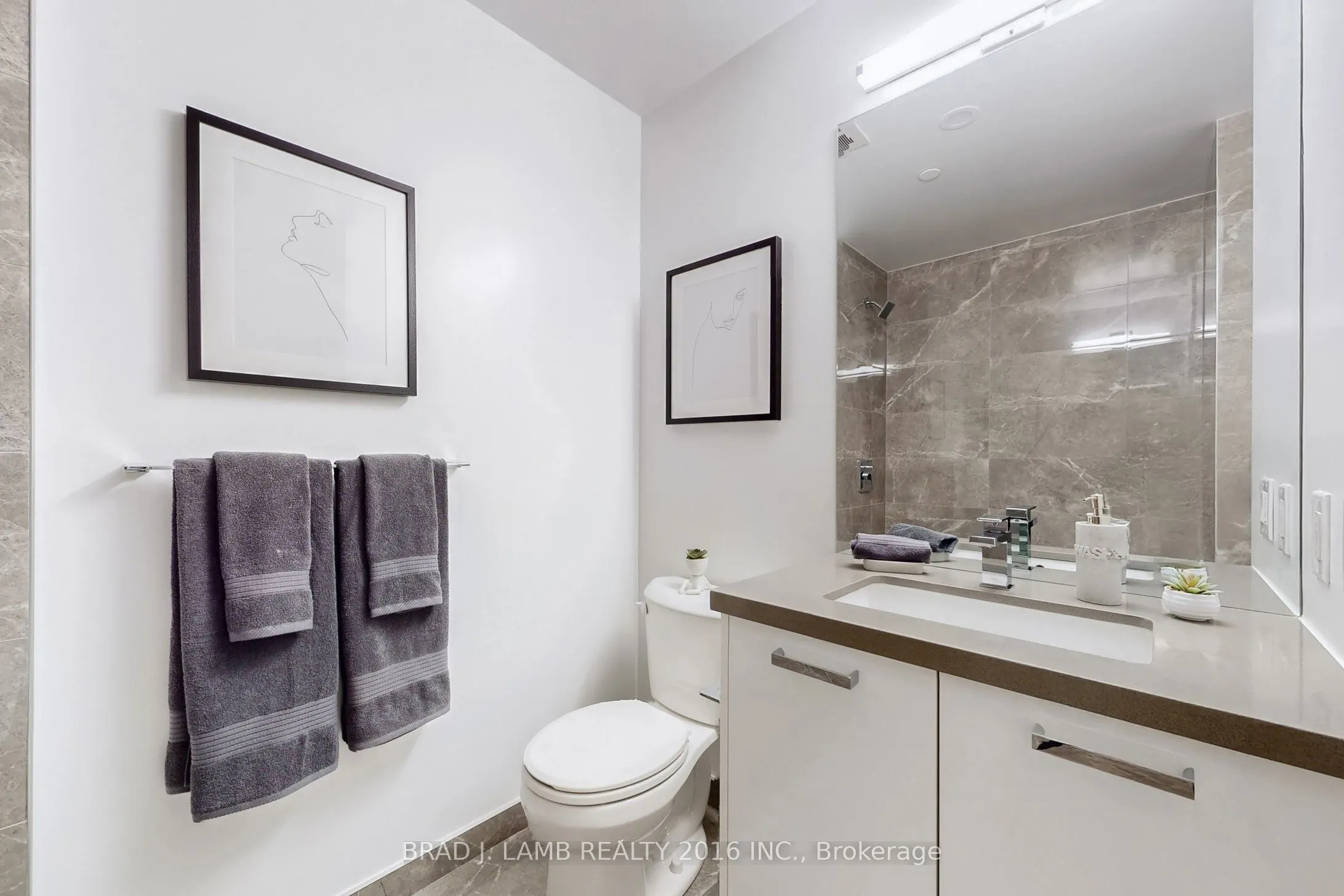 195 McCaul Street, #1011