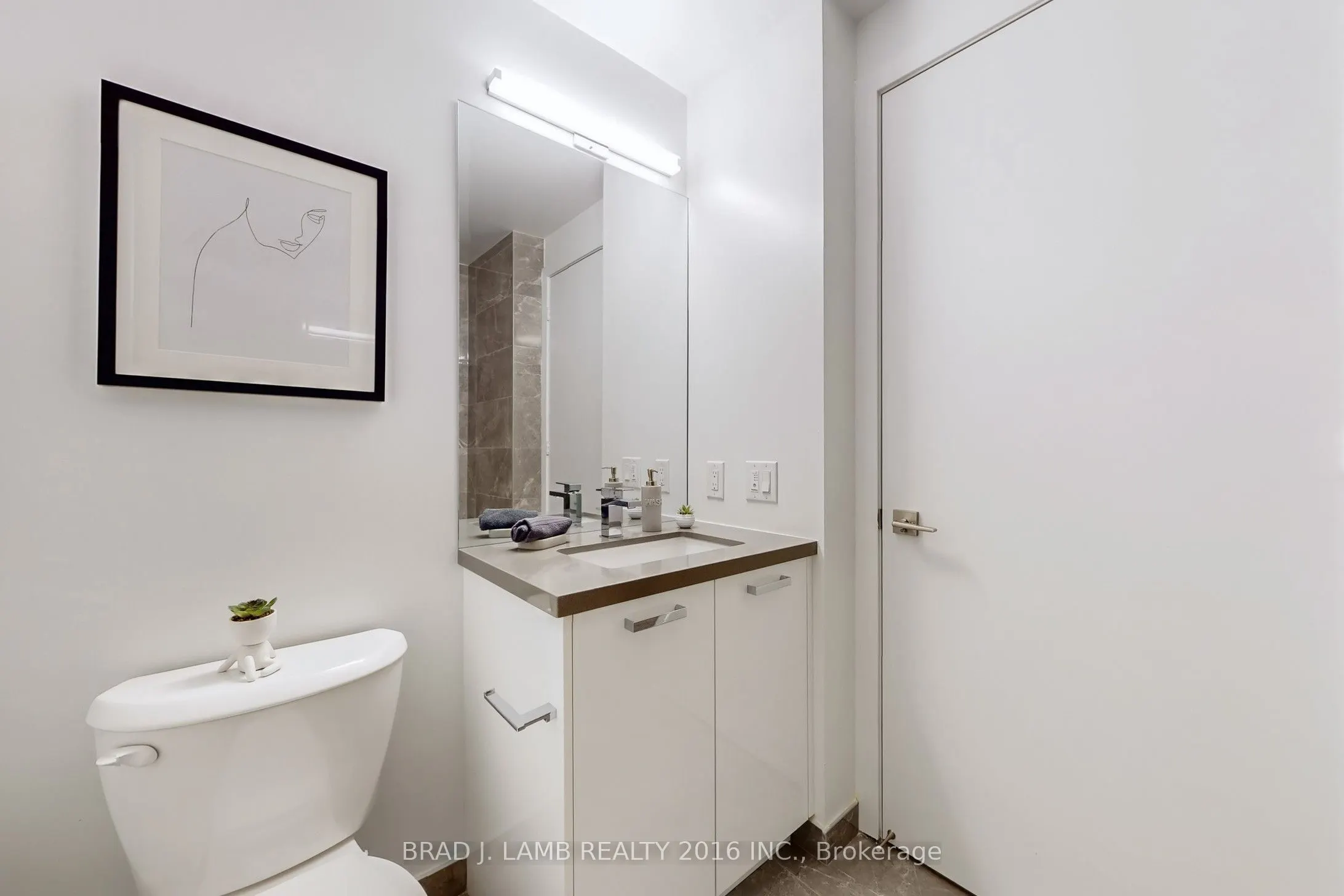 195 McCaul Street, #1011