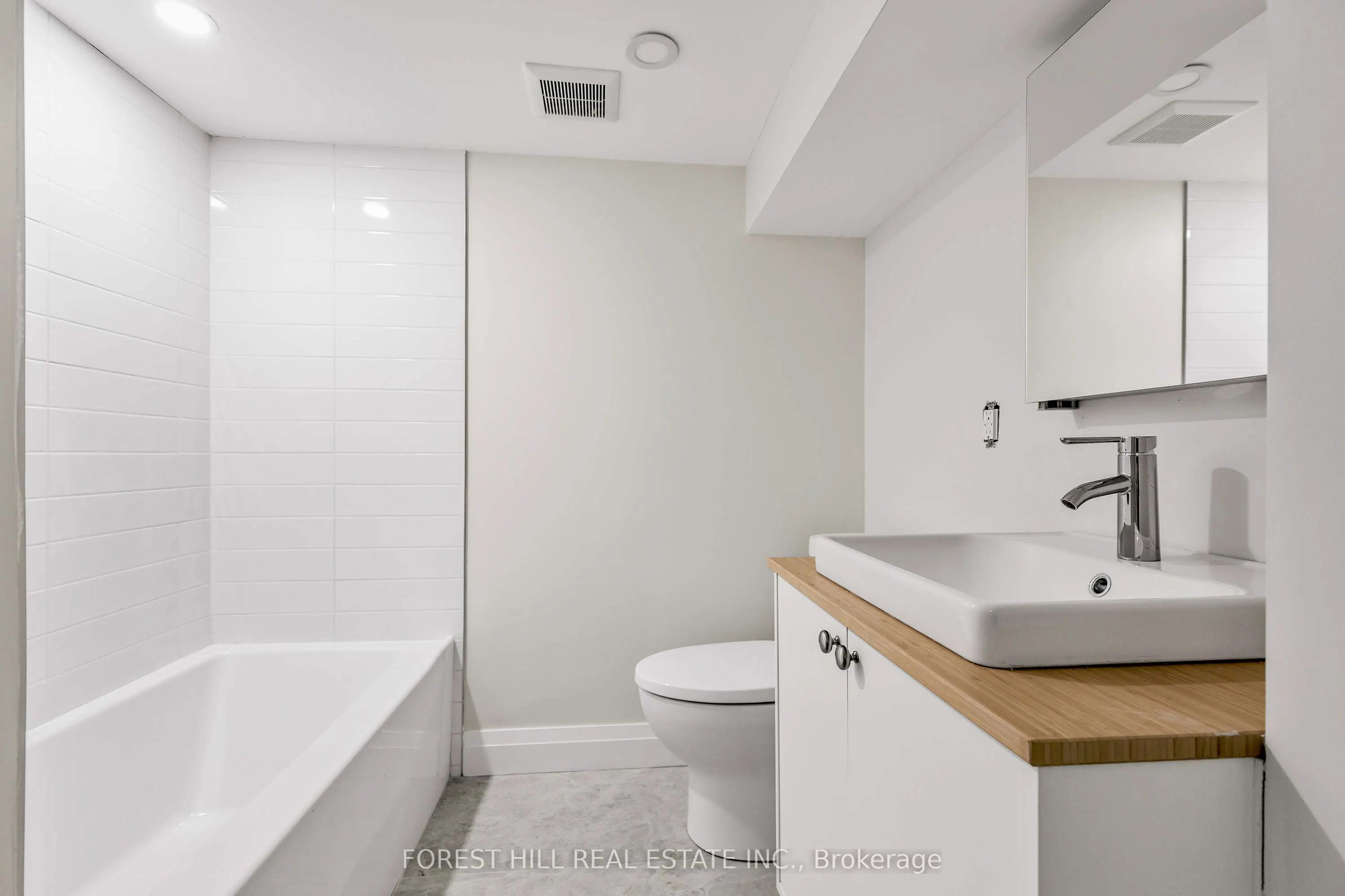 116 Manor Road E, #Lower