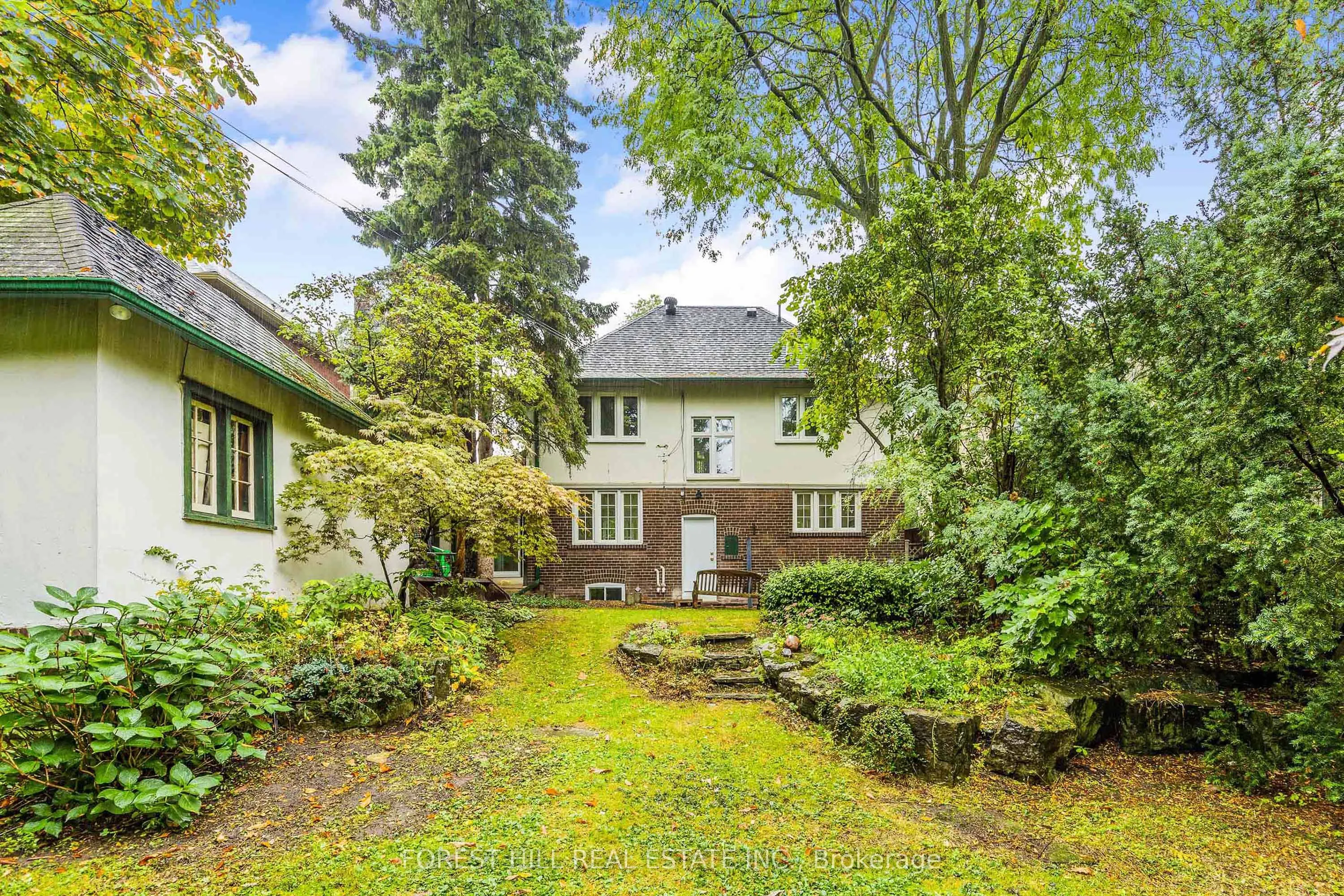 116 Manor Road E, #Lower