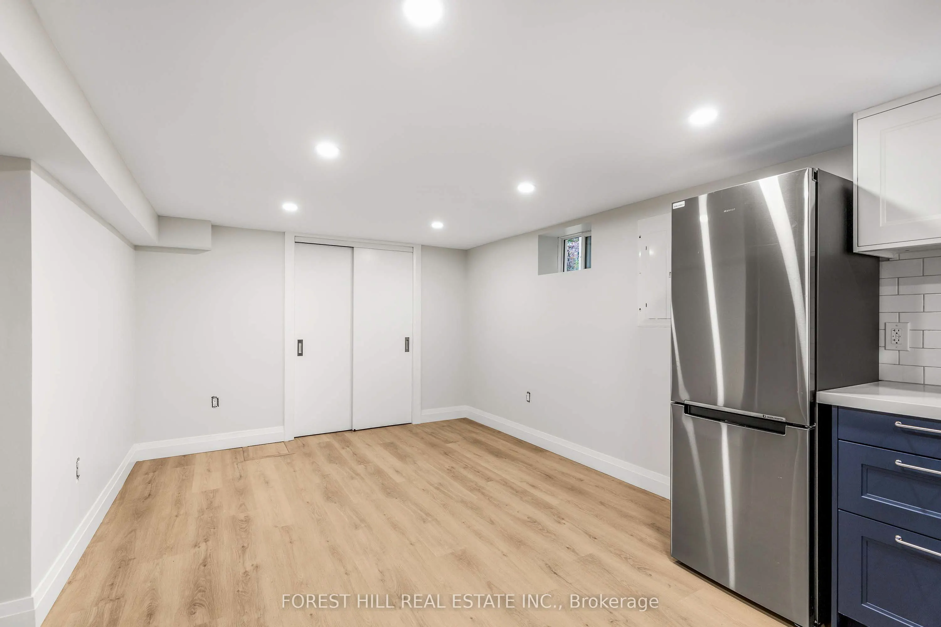 116 Manor Road E, #Lower