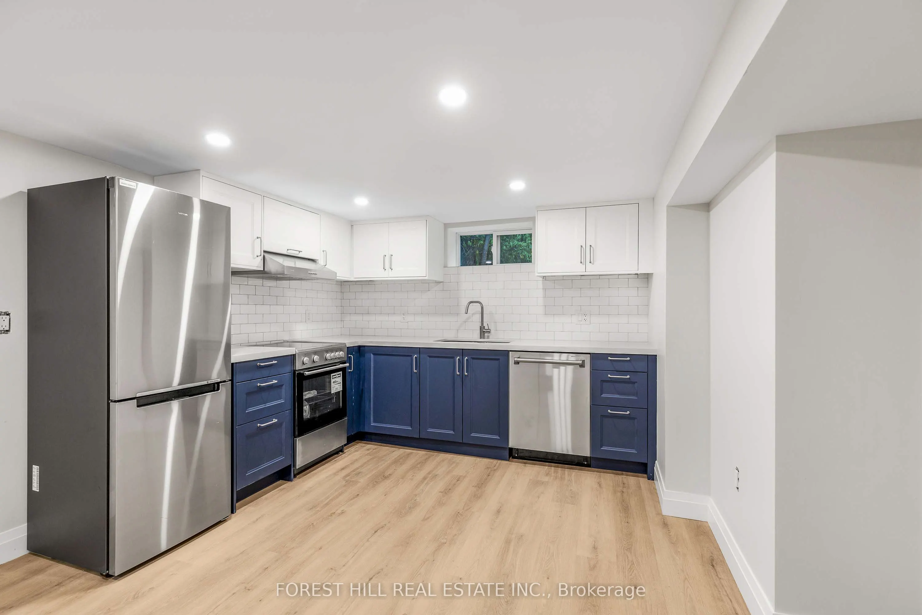 116 Manor Road E, #Lower