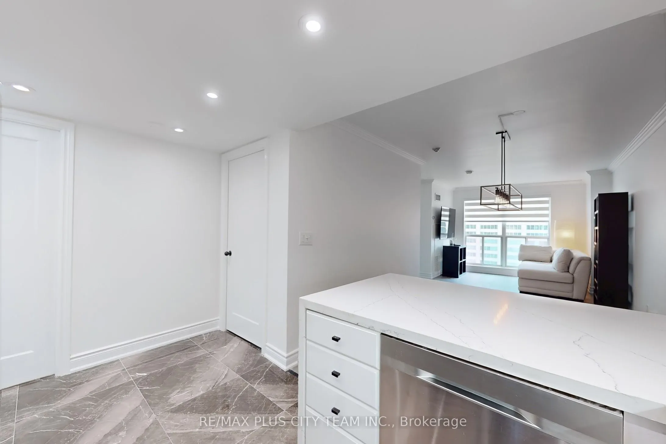 8 Park Road, #2515