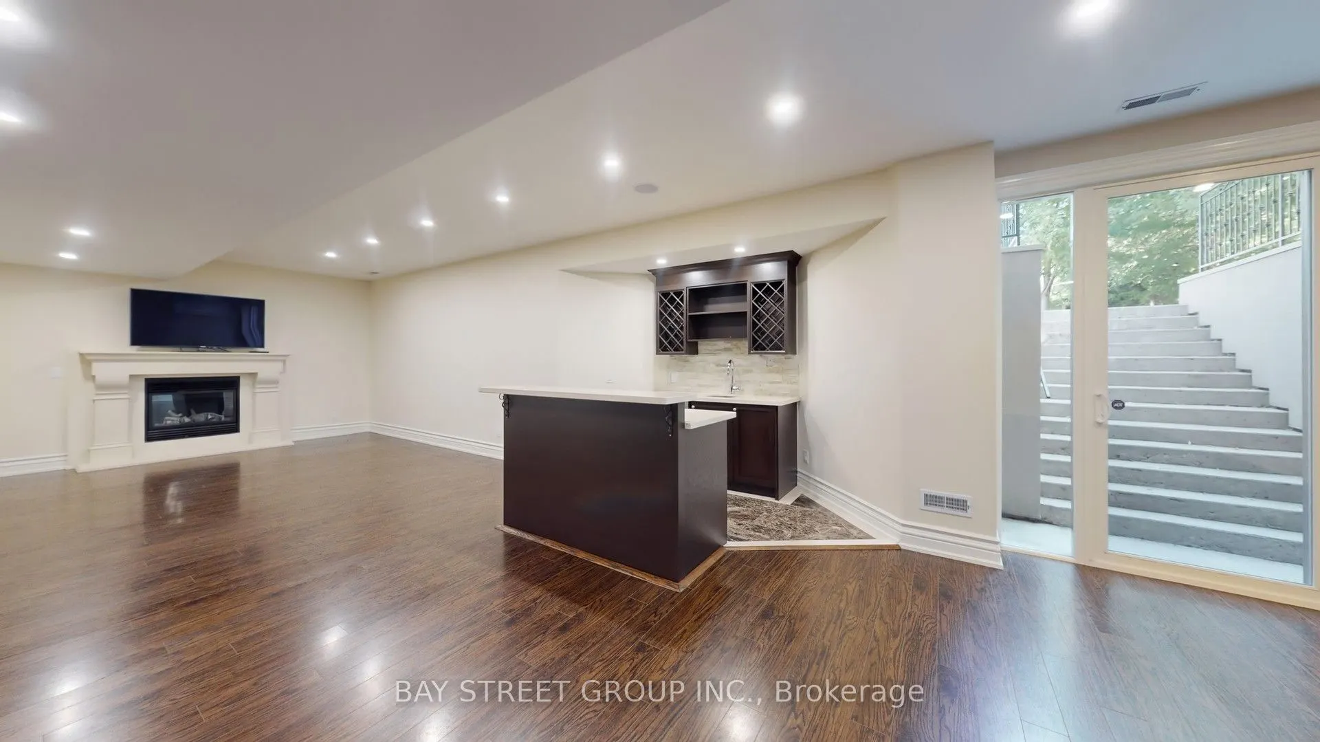 112 Centre Avenue