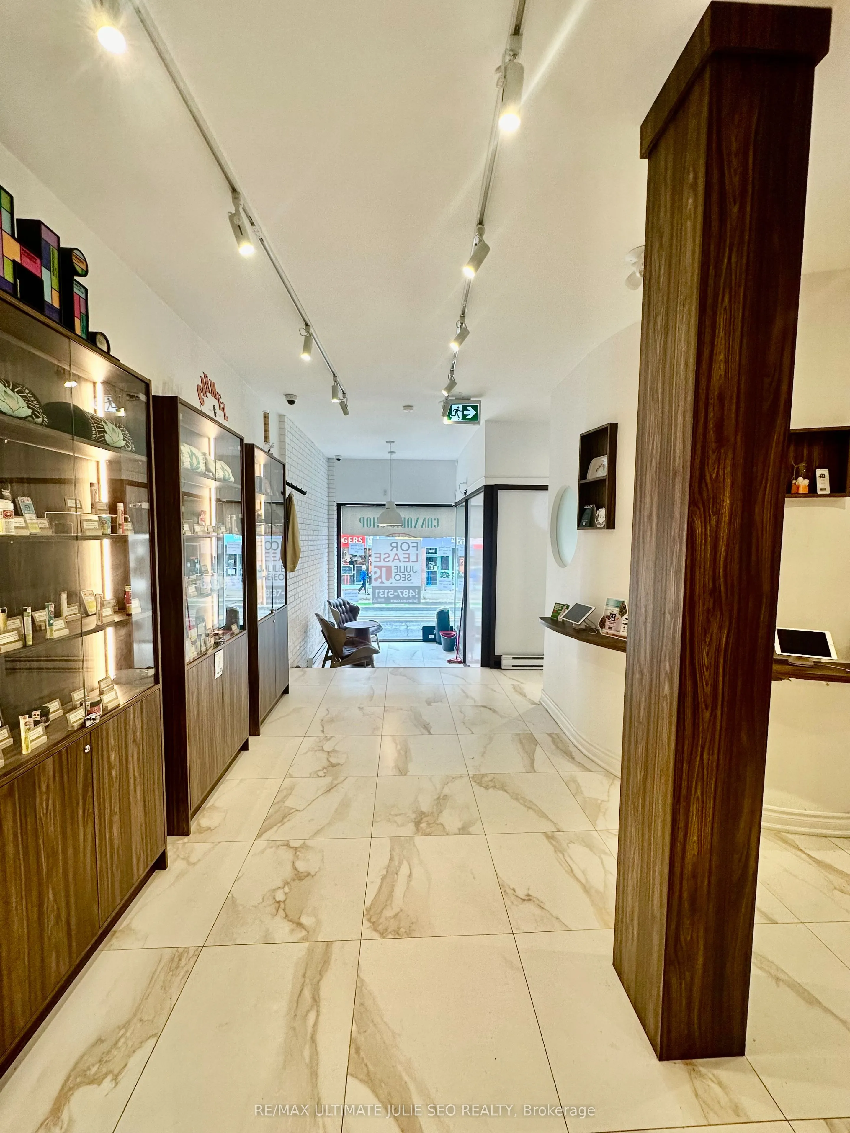 605 Bloor Street W, #Second Level