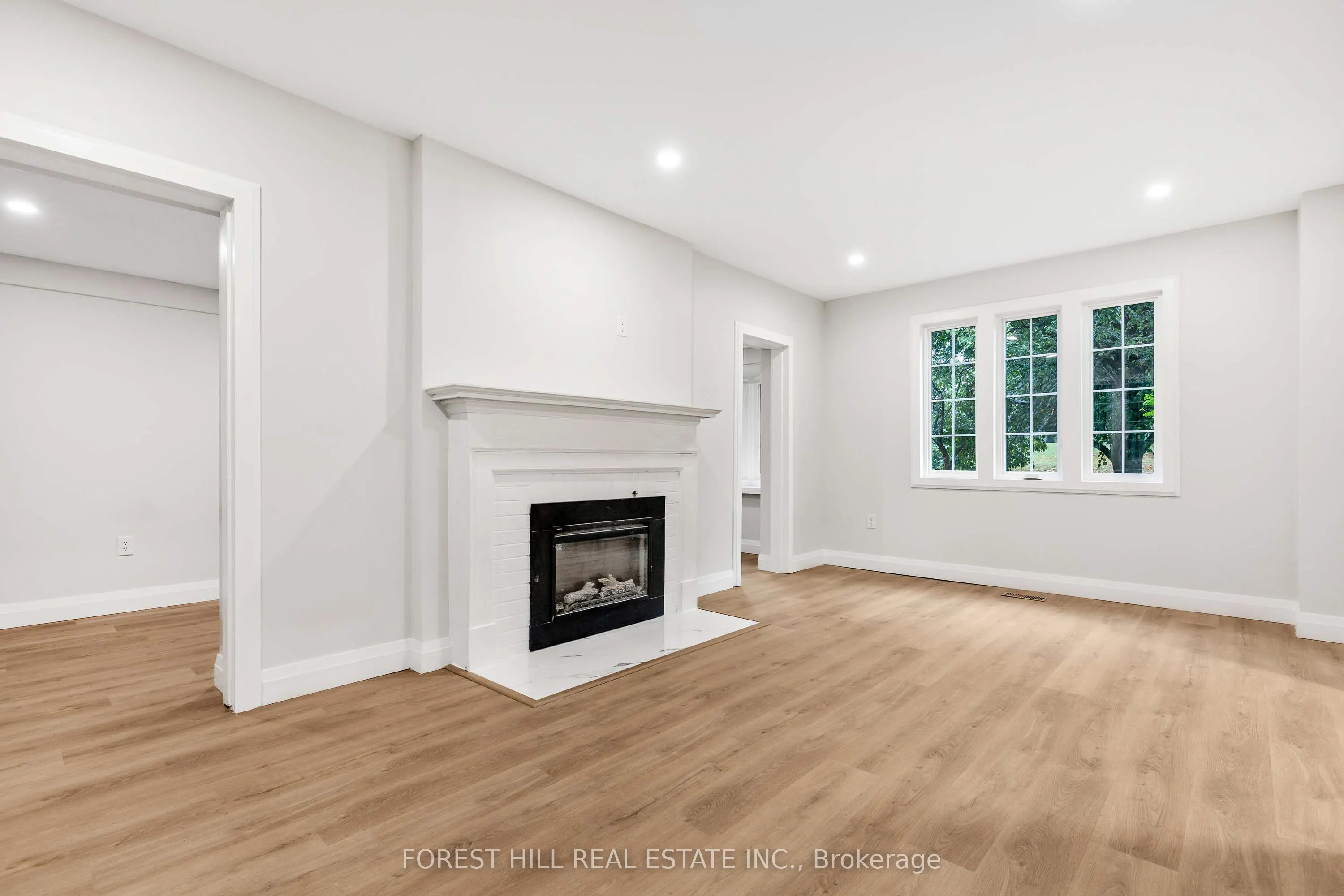 116 Manor Road E, #Upper