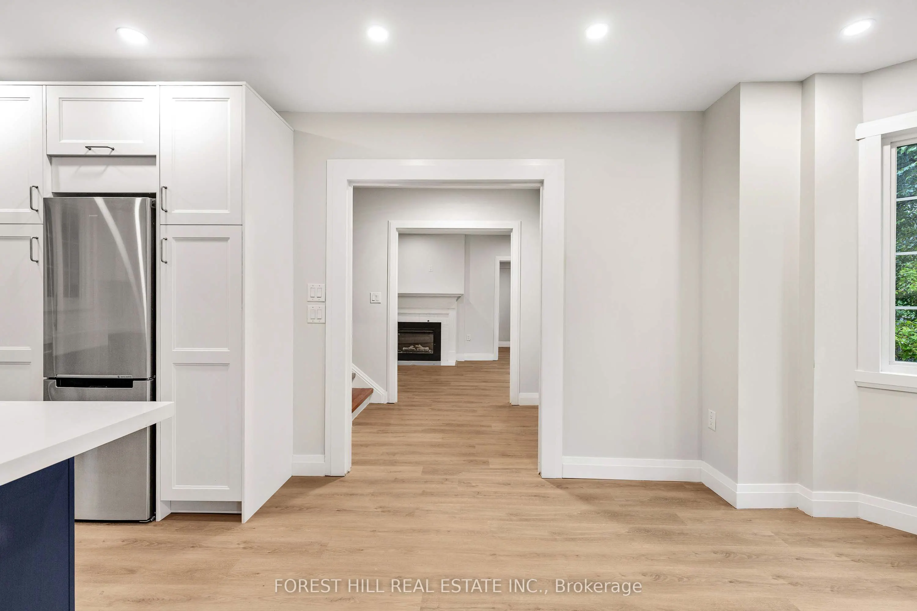 116 Manor Road E, #Upper