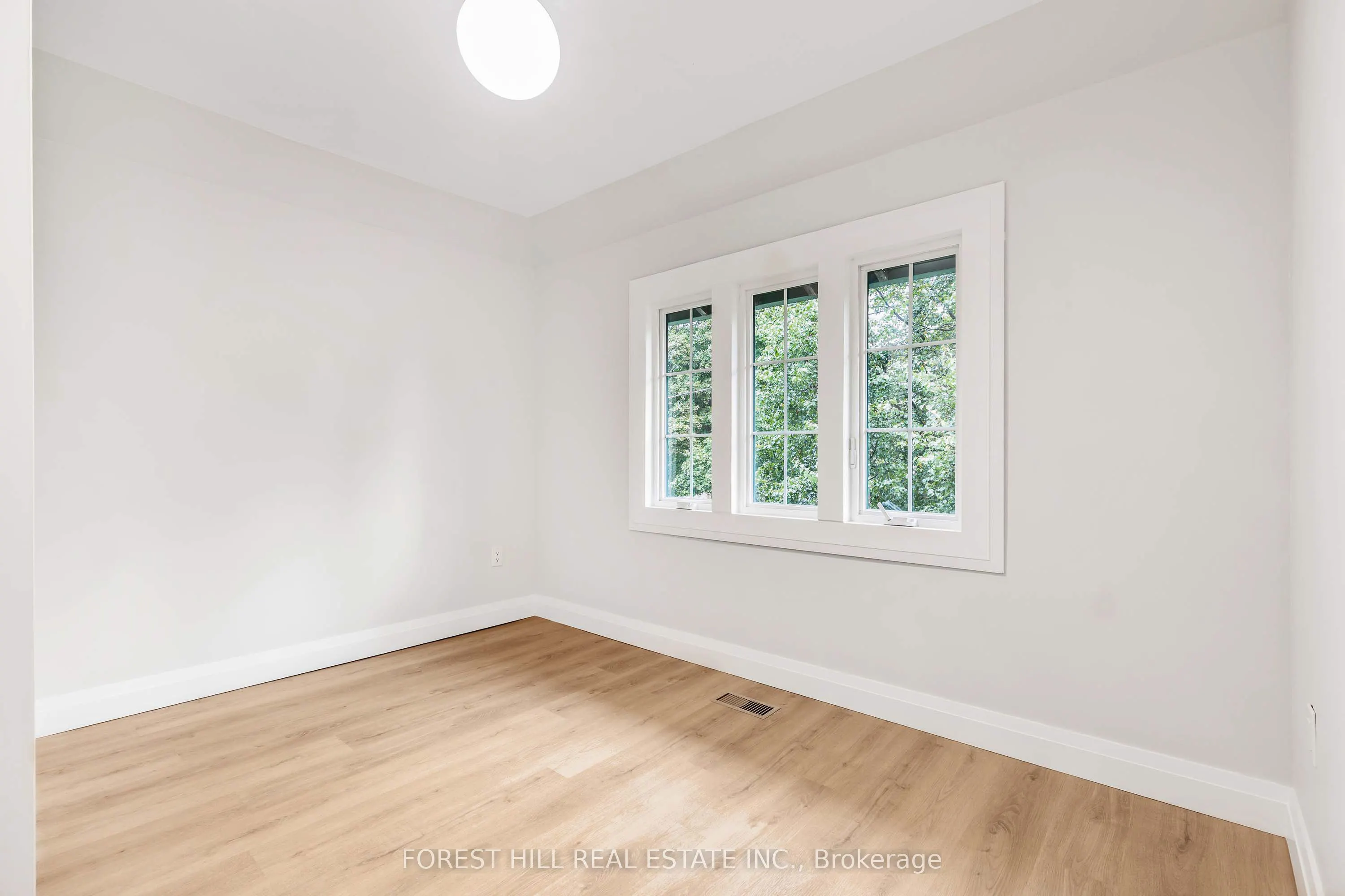 116 Manor Road E, #Upper