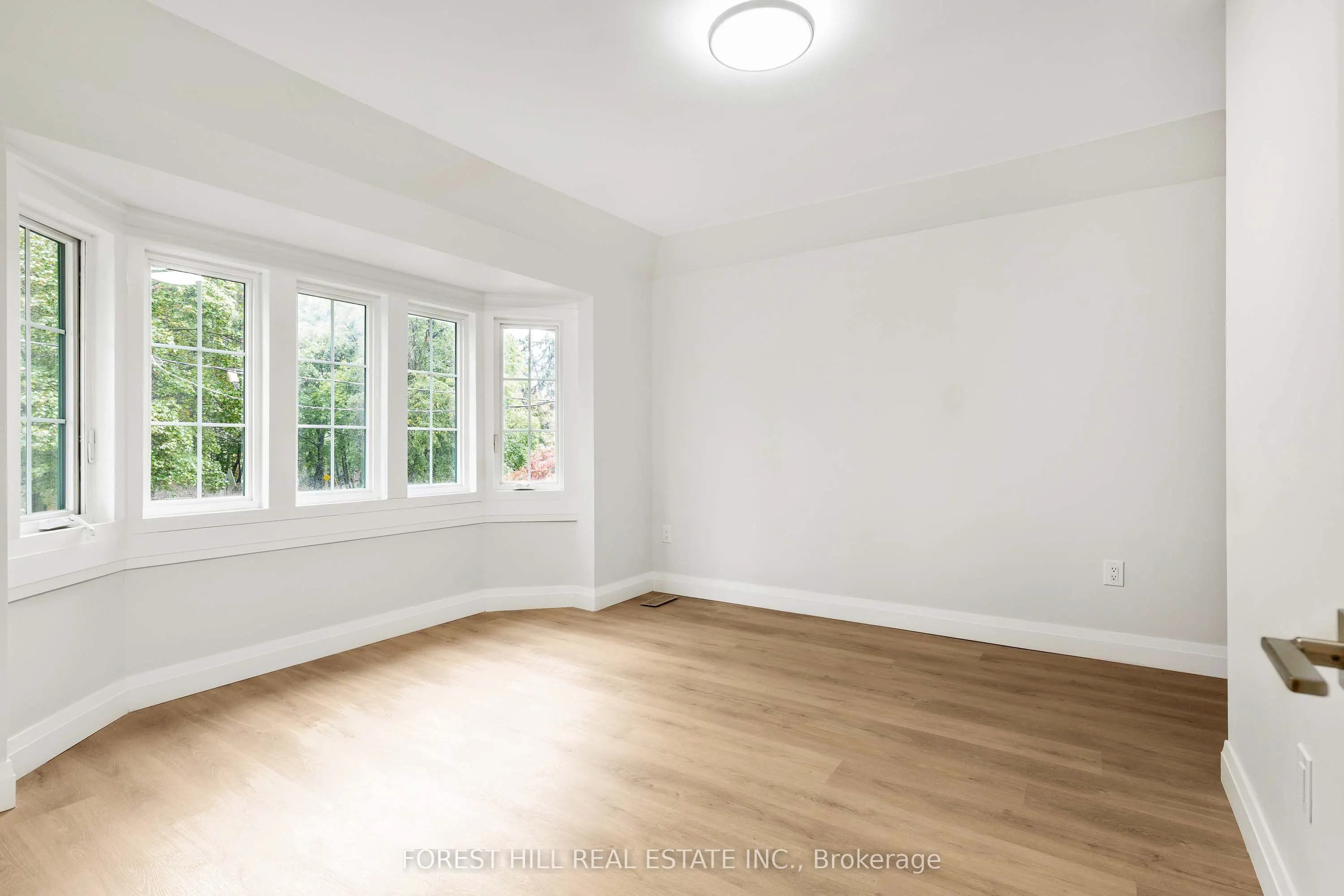 116 Manor Road E, #Upper