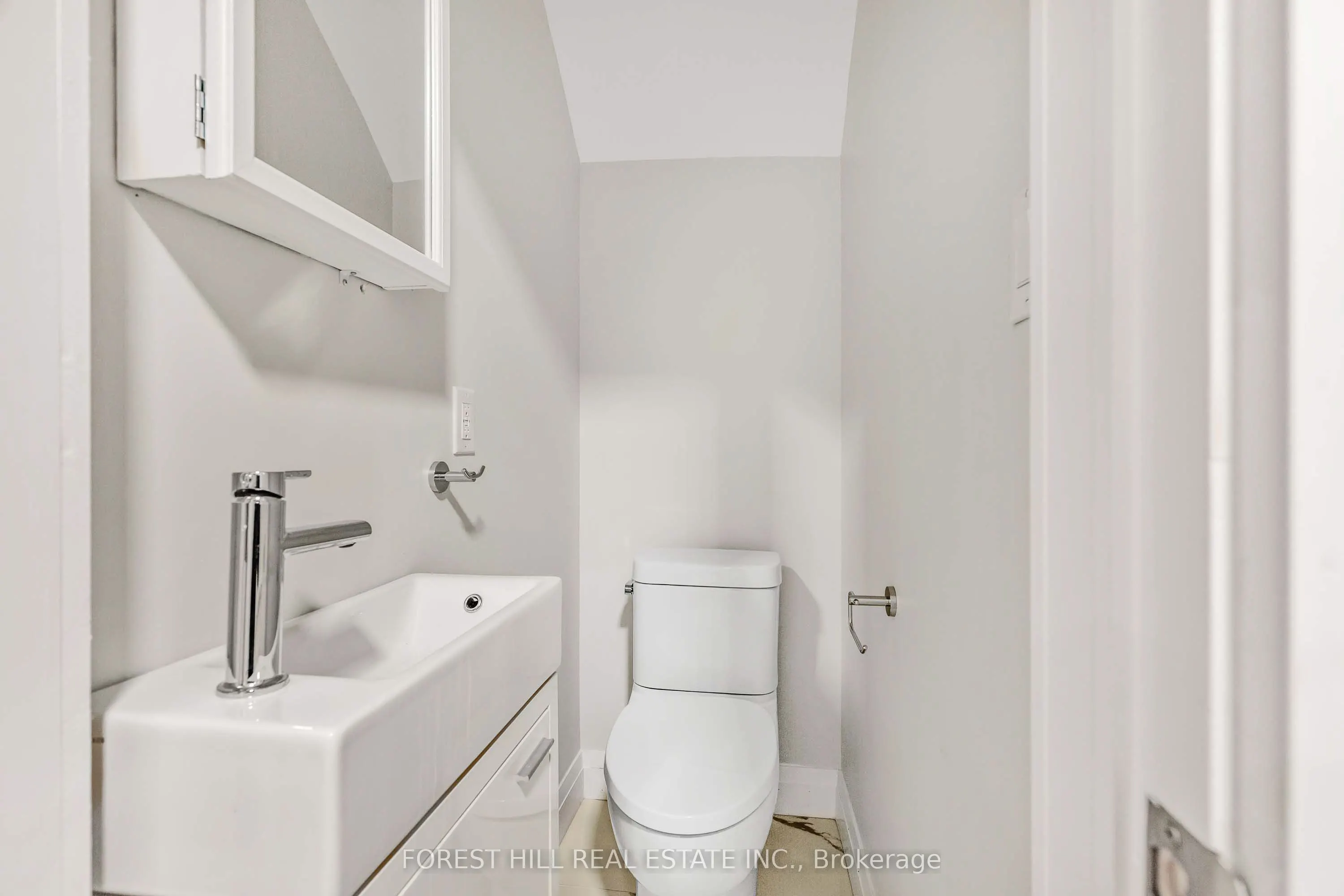 116 Manor Road E, #Upper