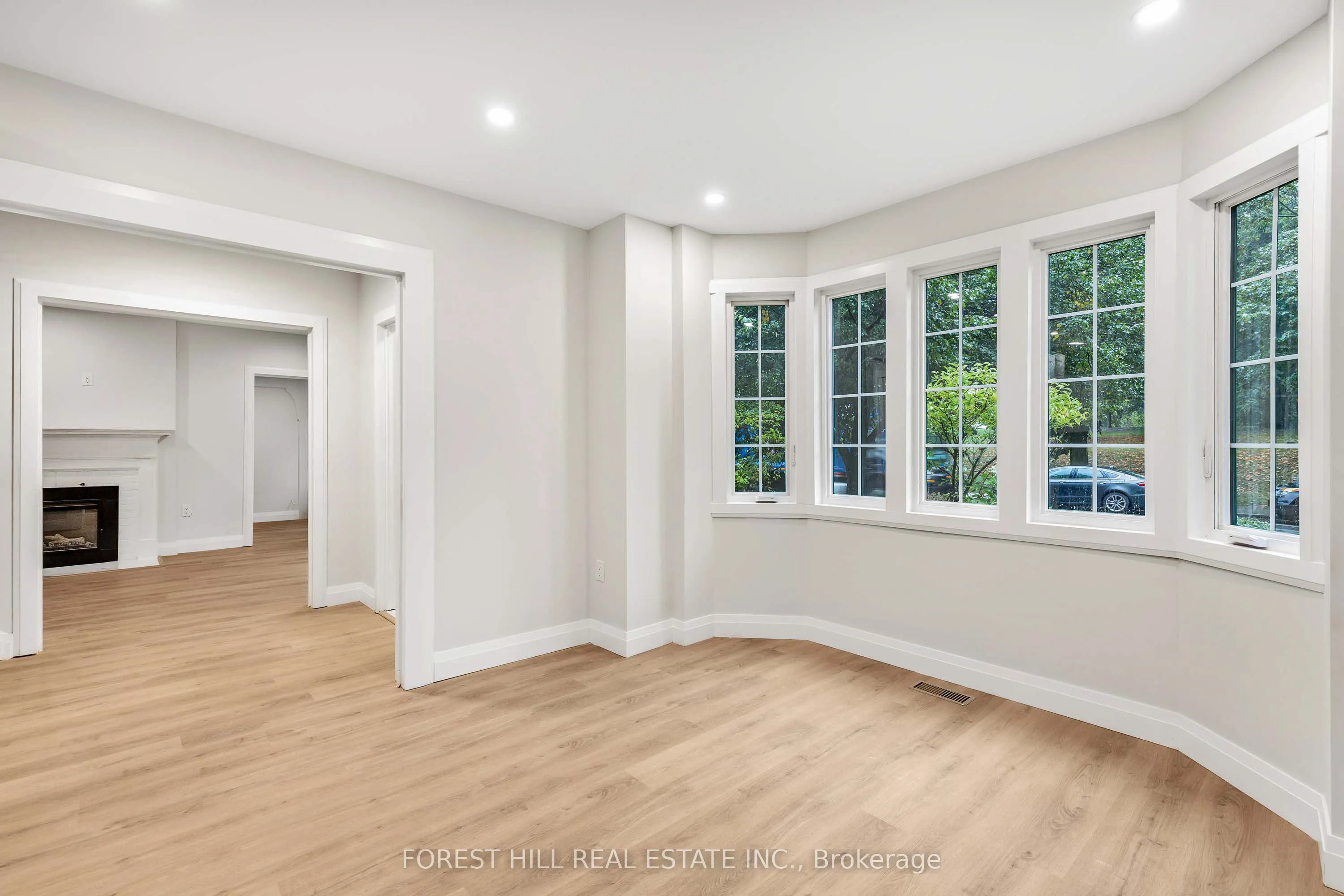 116 Manor Road E, #Upper