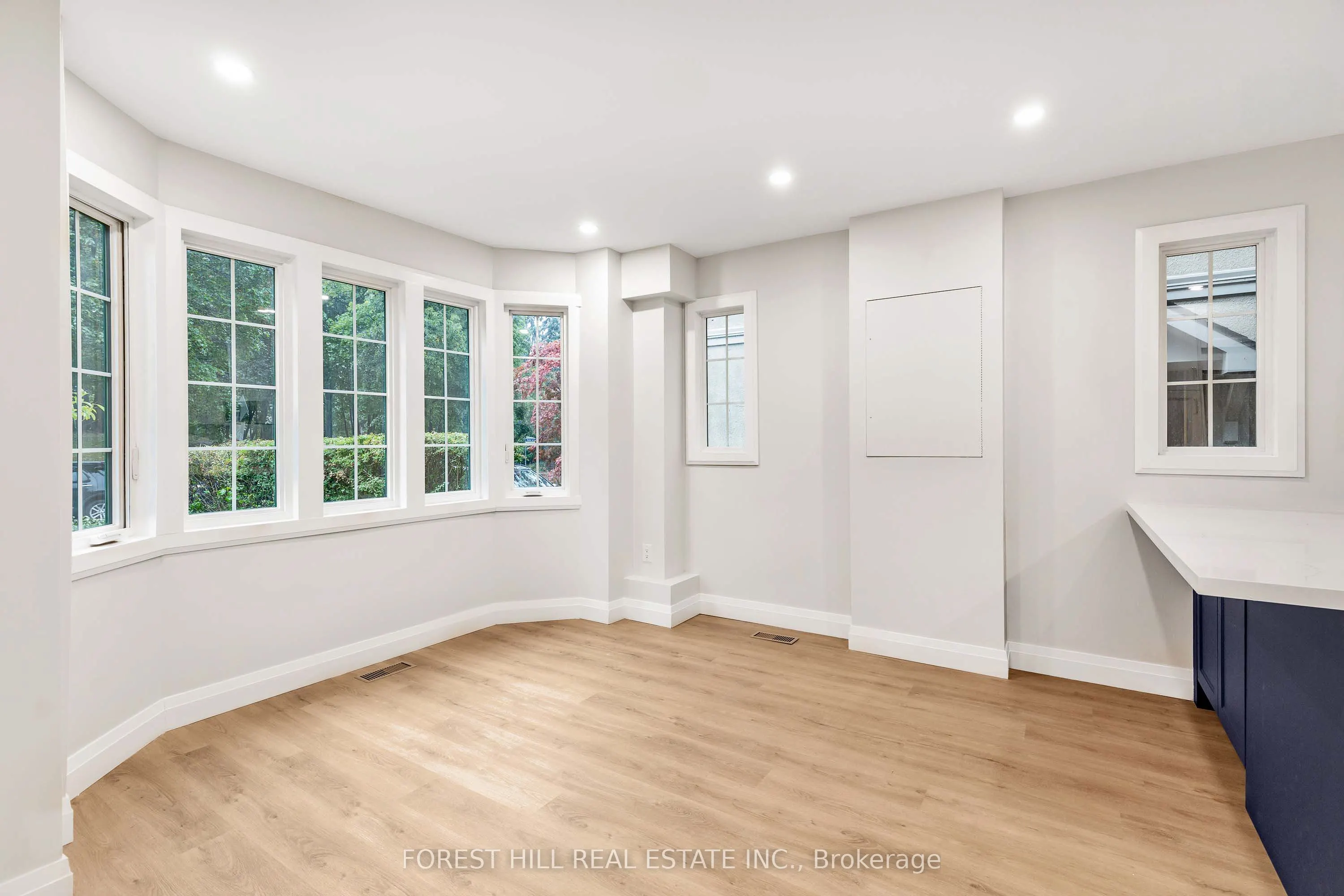 116 Manor Road E, #Upper