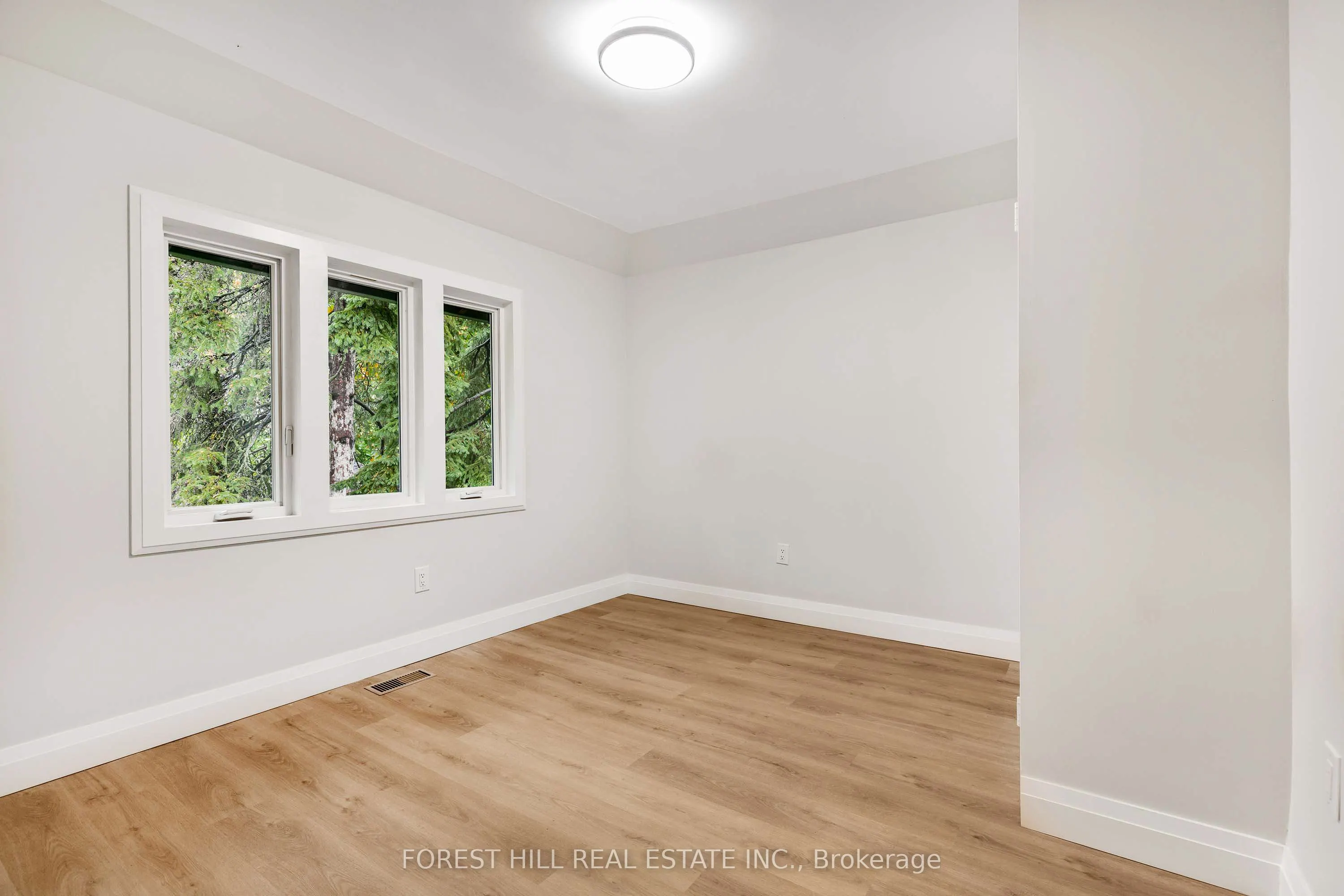116 Manor Road E, #Upper