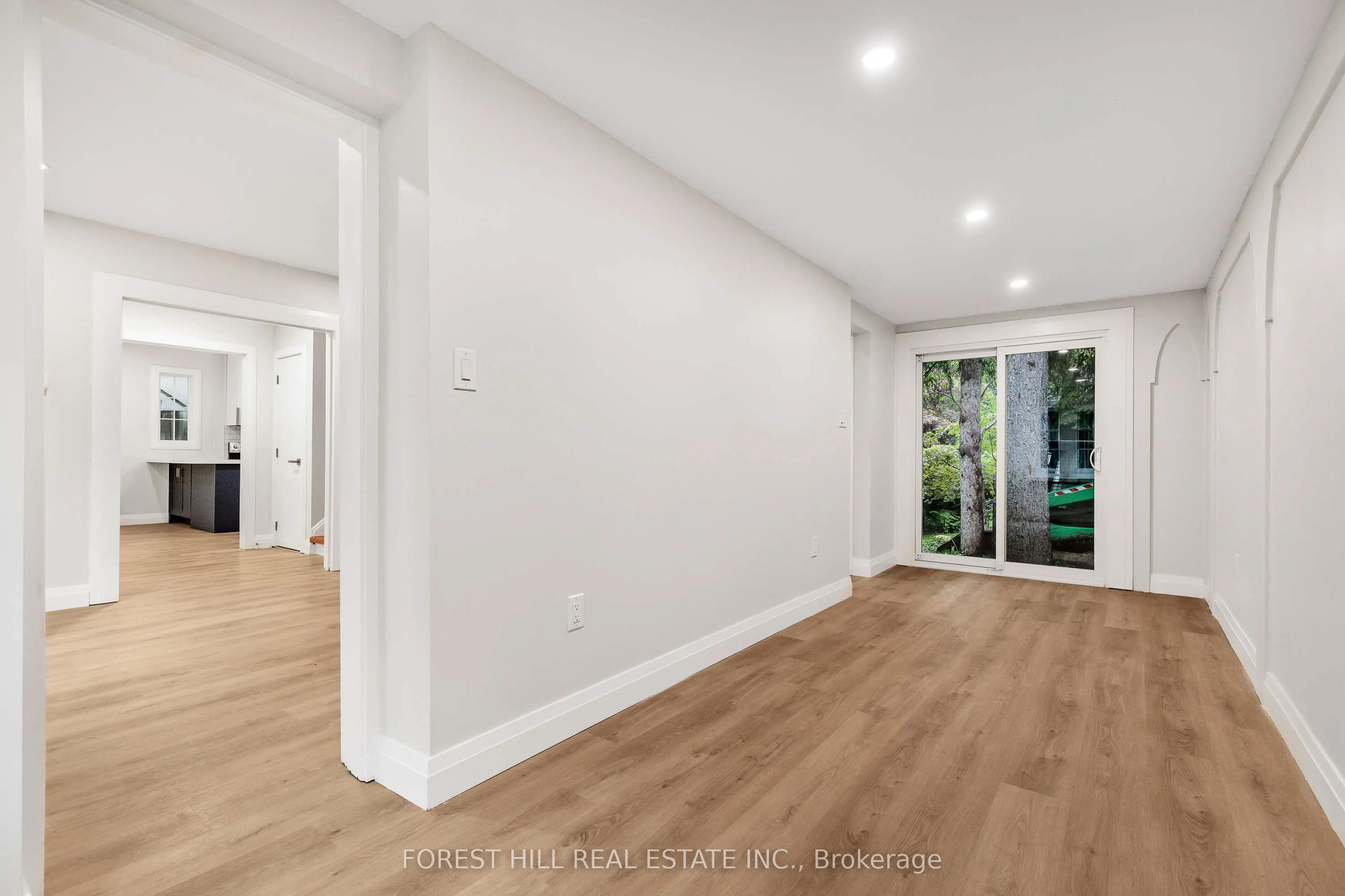116 Manor Road E, #Upper