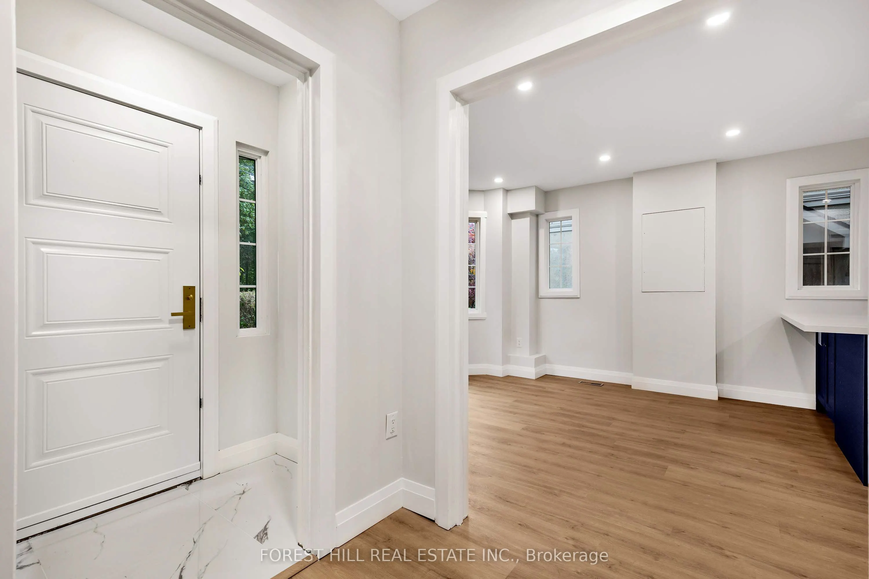 116 Manor Road E, #Upper