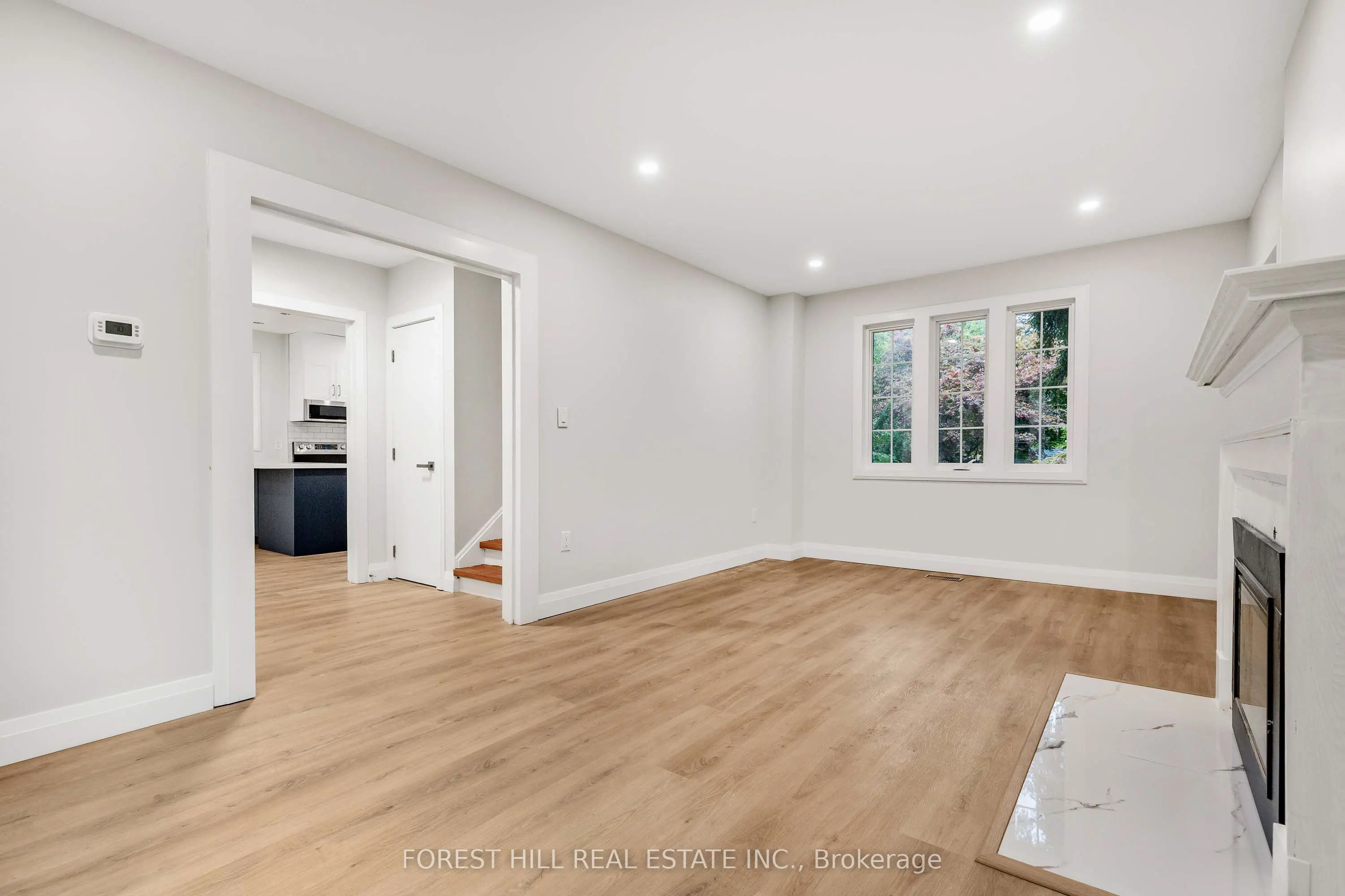 116 Manor Road E, #Upper