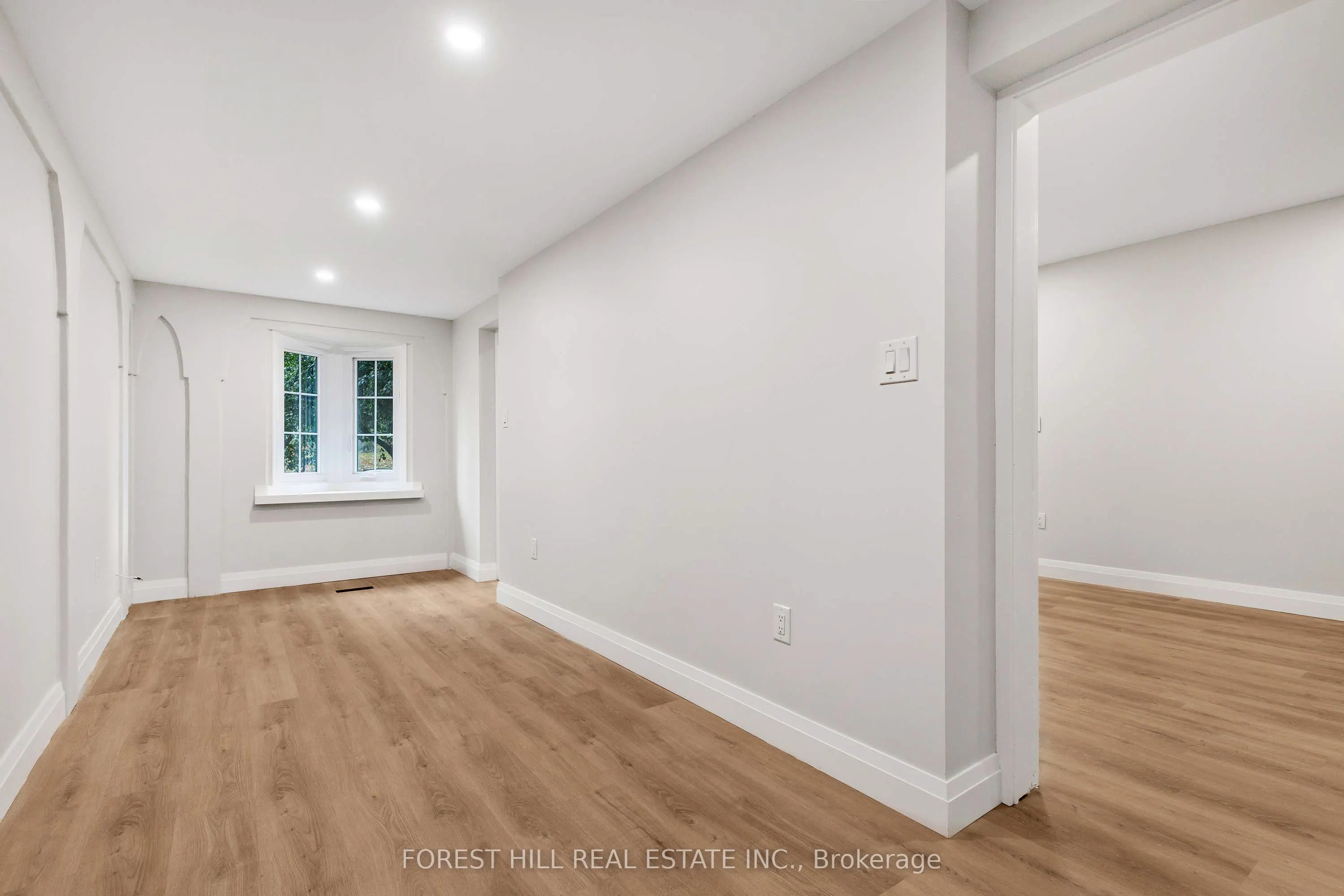 116 Manor Road E, #Upper