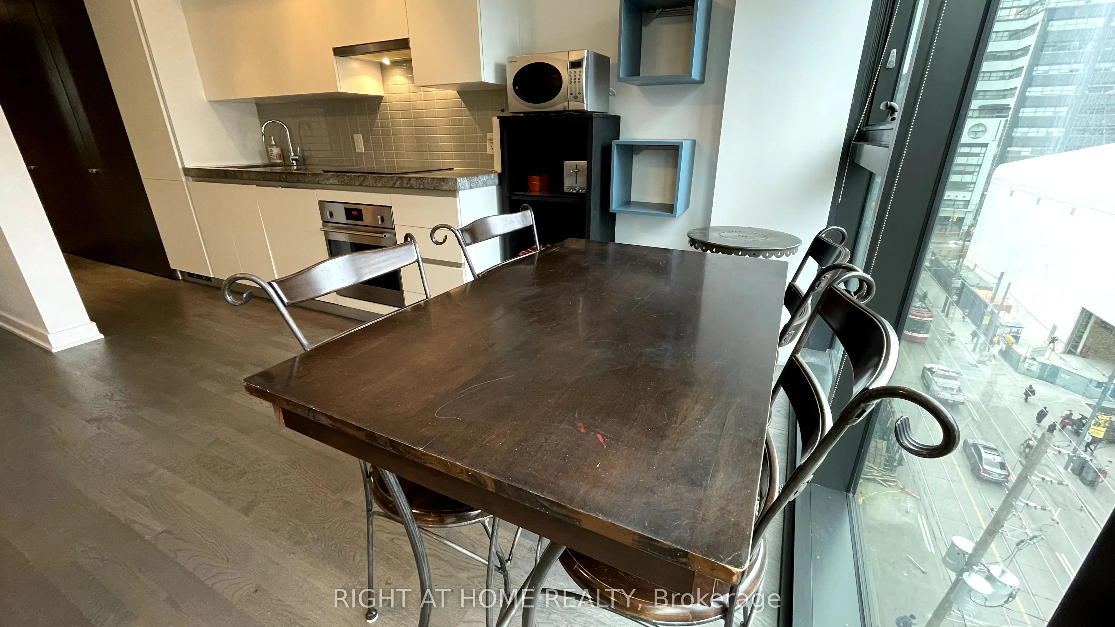 629 King Street W