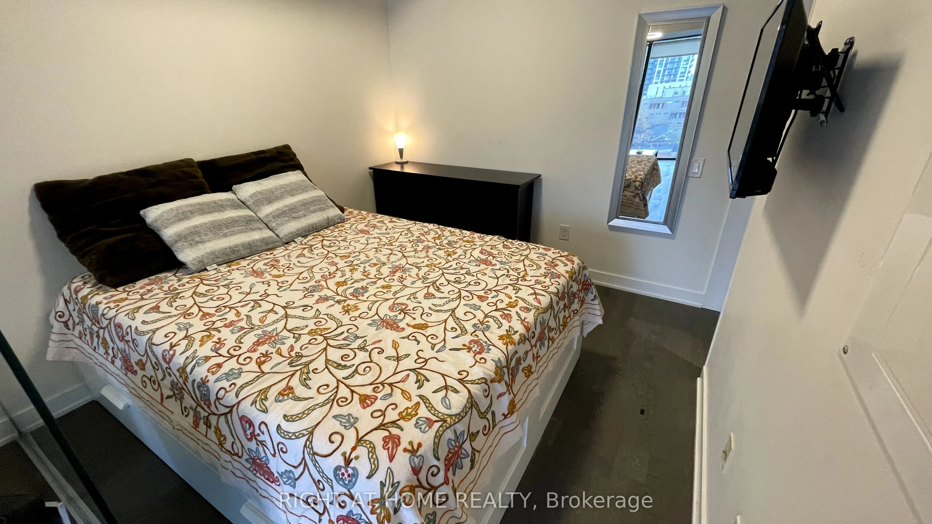 629 King Street W