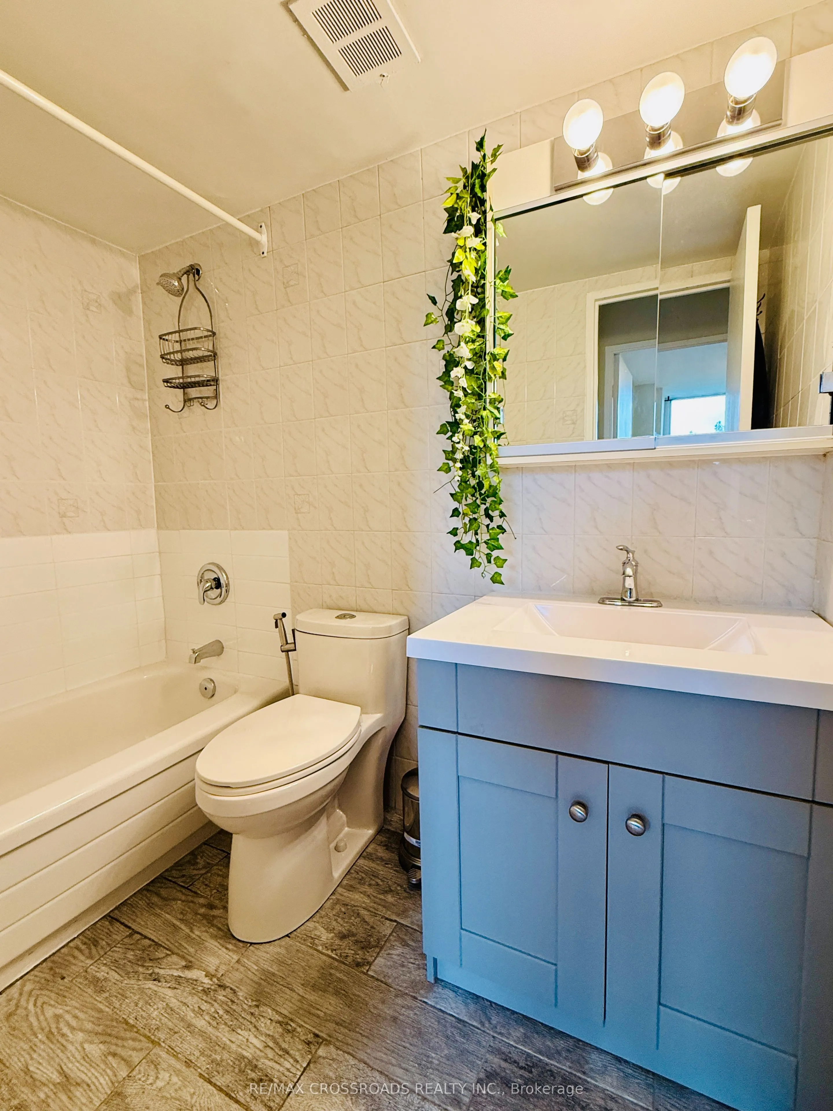 20 Edgecliff Golfway, #202