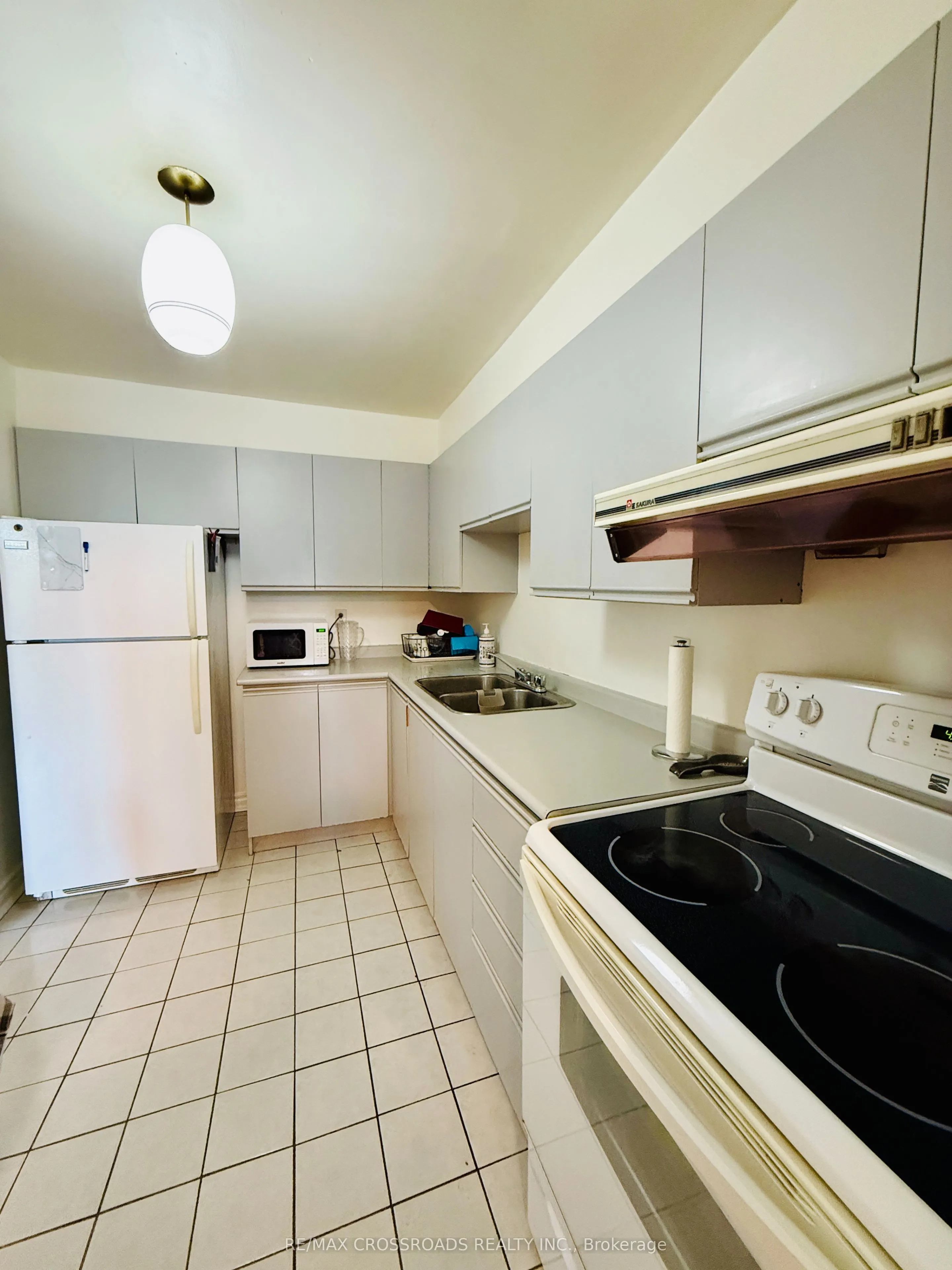 20 Edgecliff Golfway, #202