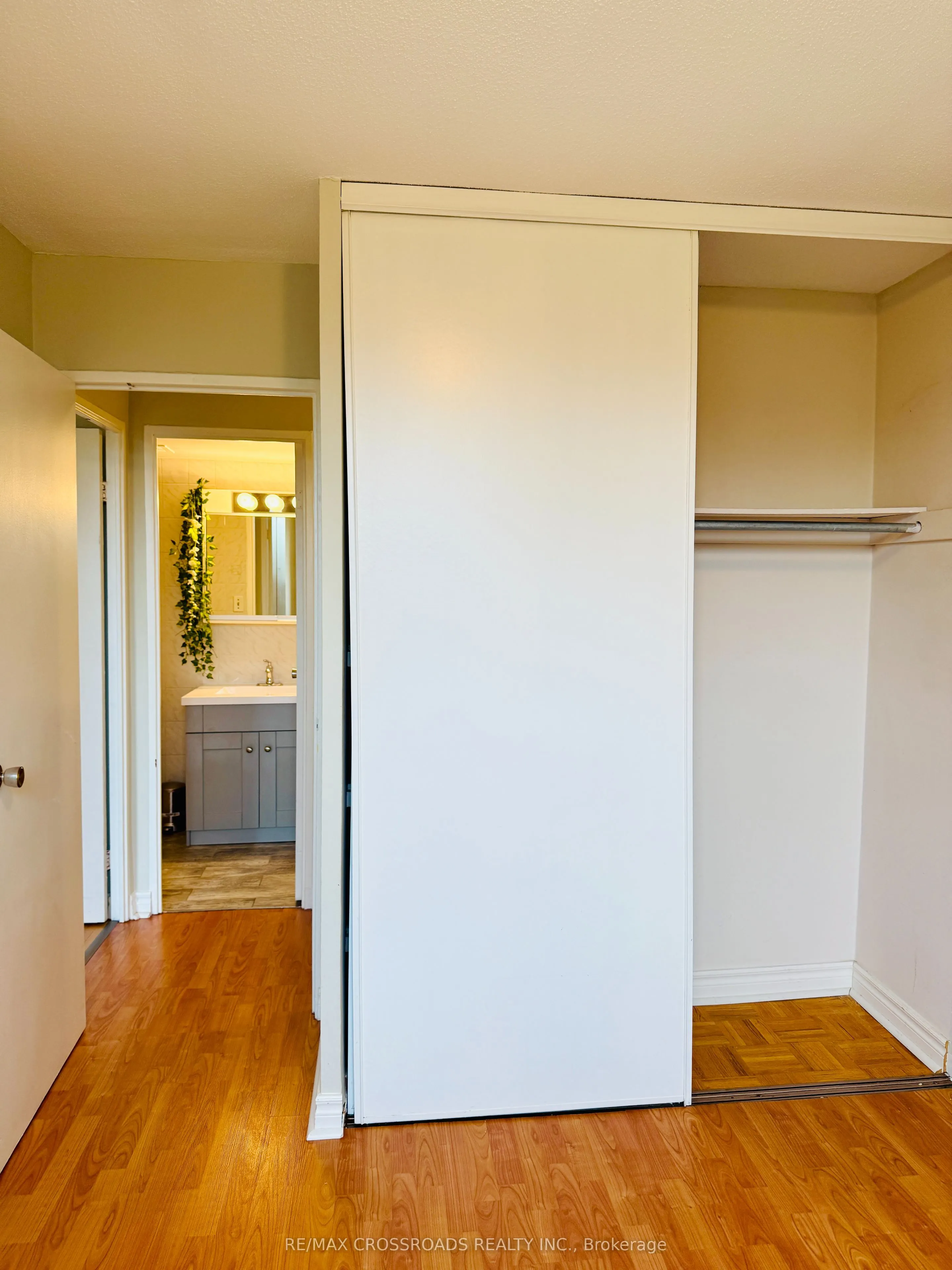 20 Edgecliff Golfway, #202
