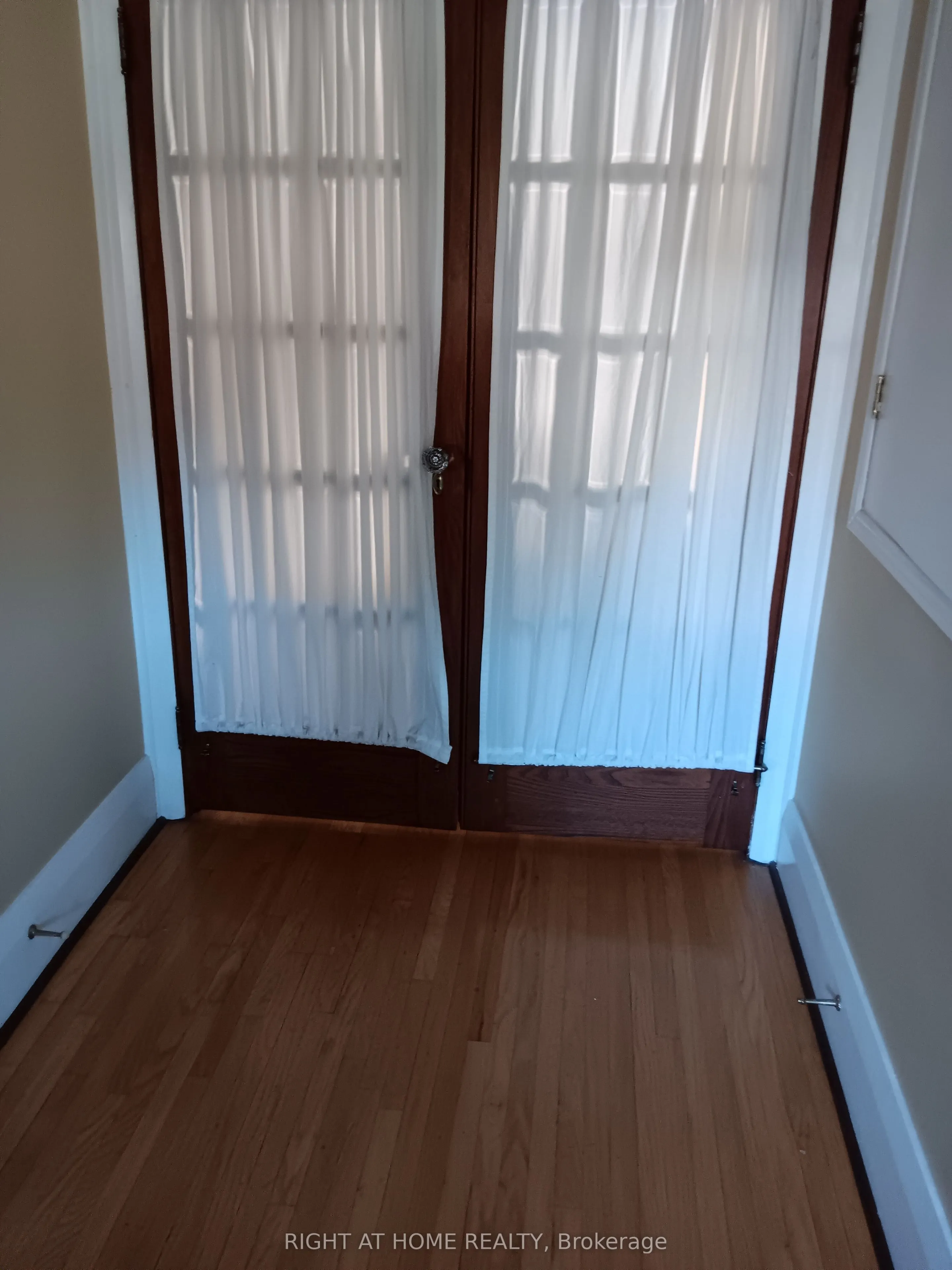 53 Lawrence Avenue W