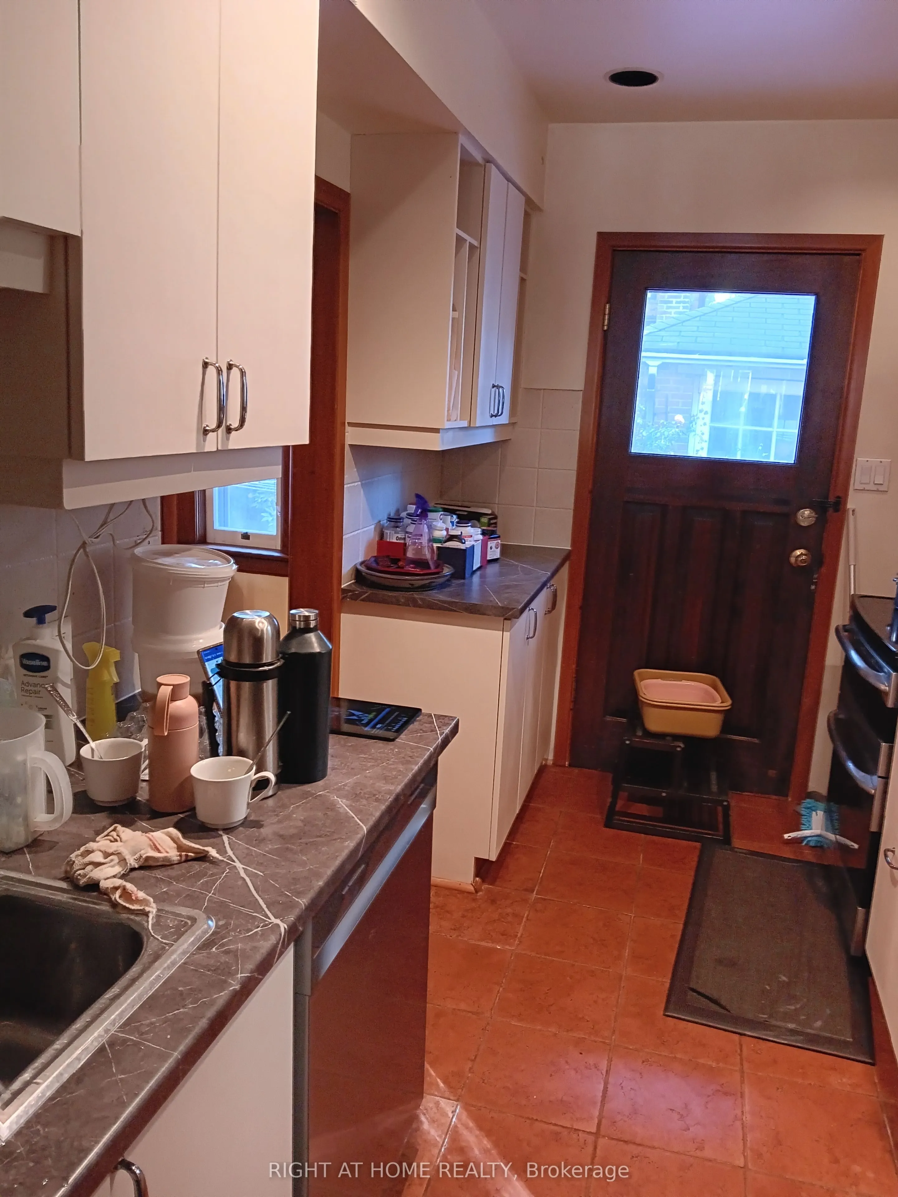 53 Lawrence Avenue W