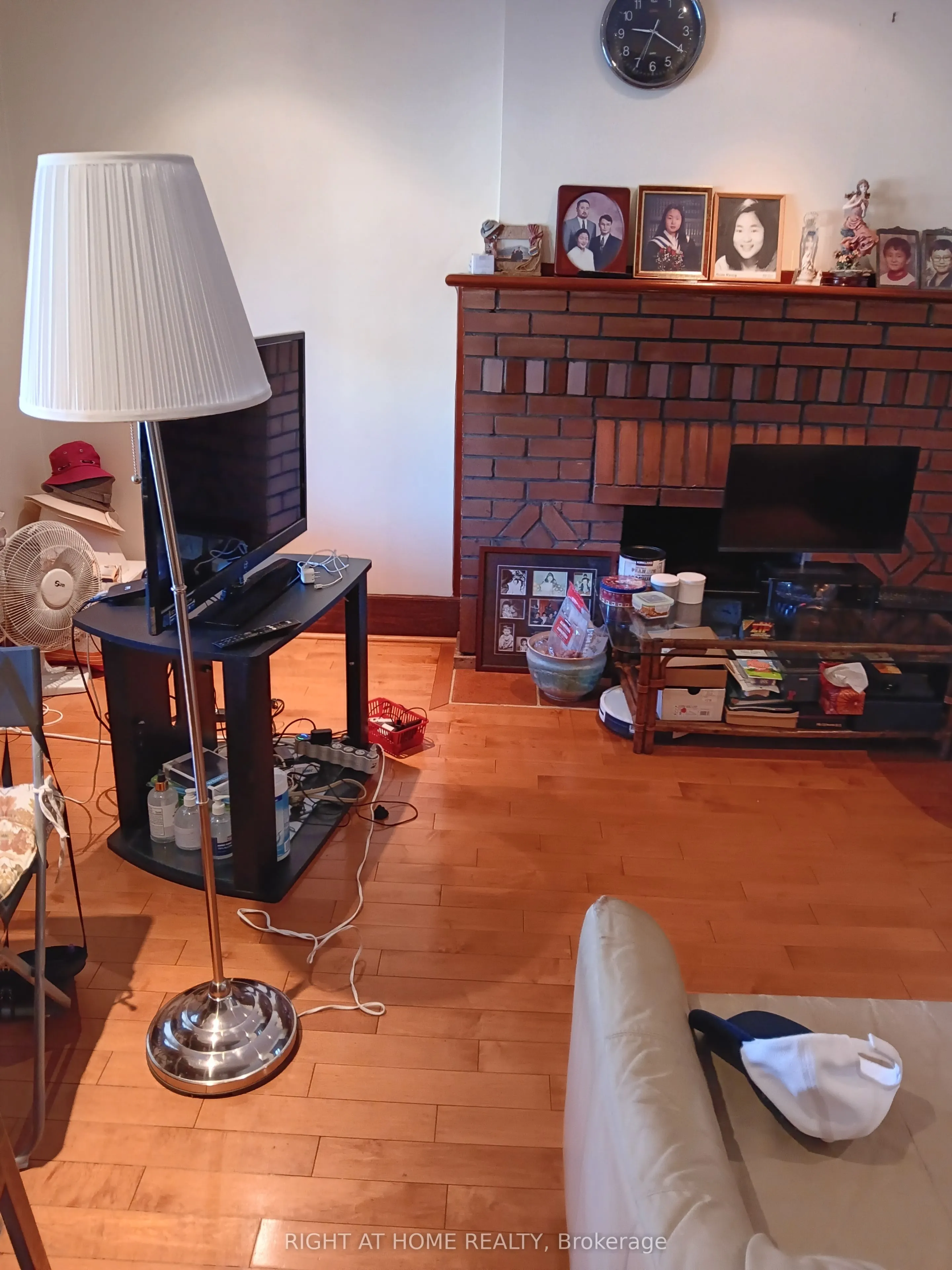 53 Lawrence Avenue W