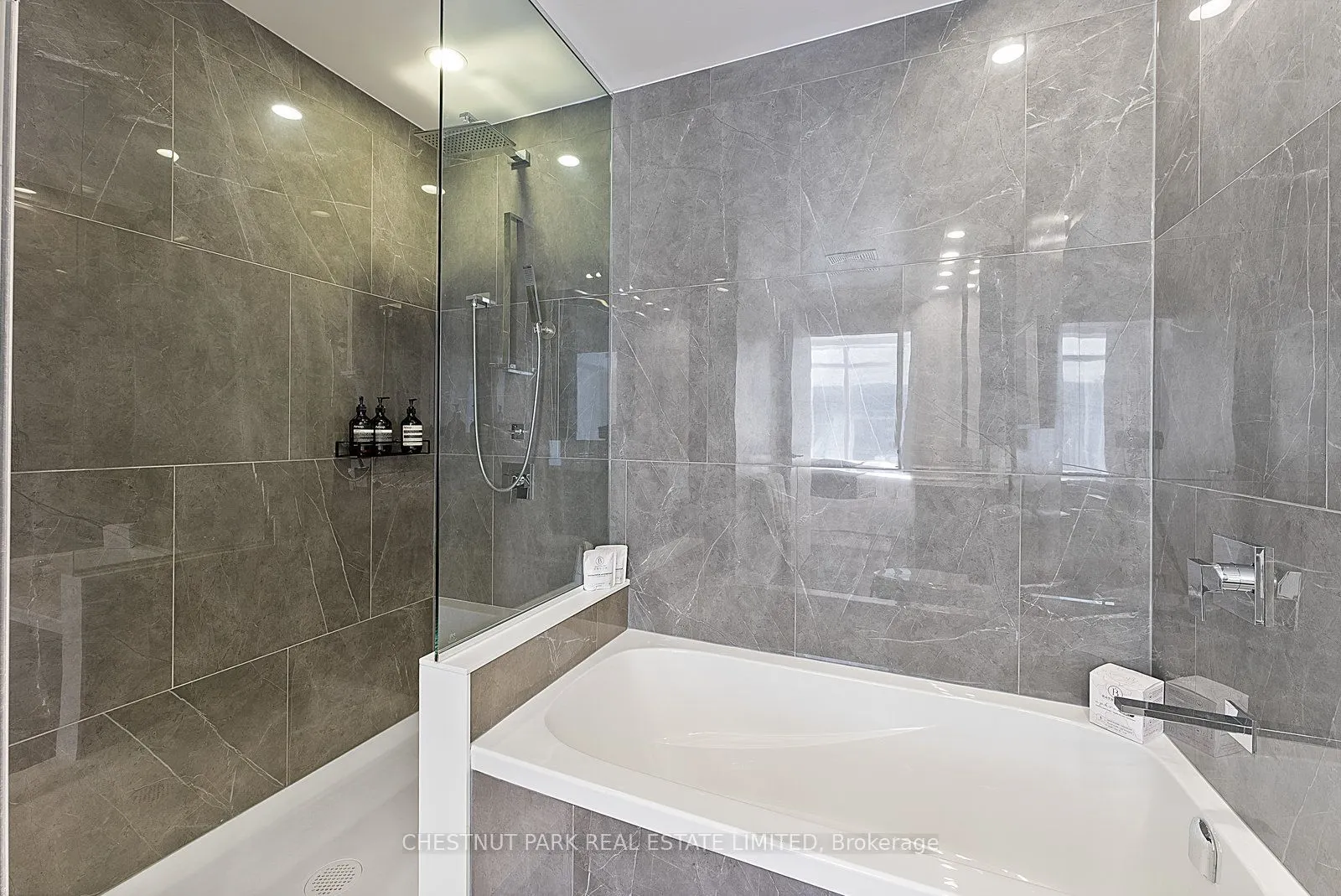 1 Bloor Street E, #7006
