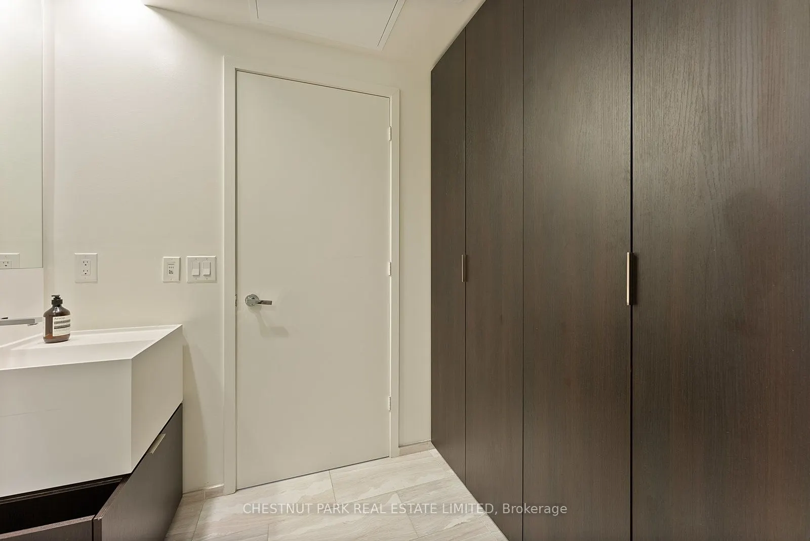 1 Bloor Street E, #7006