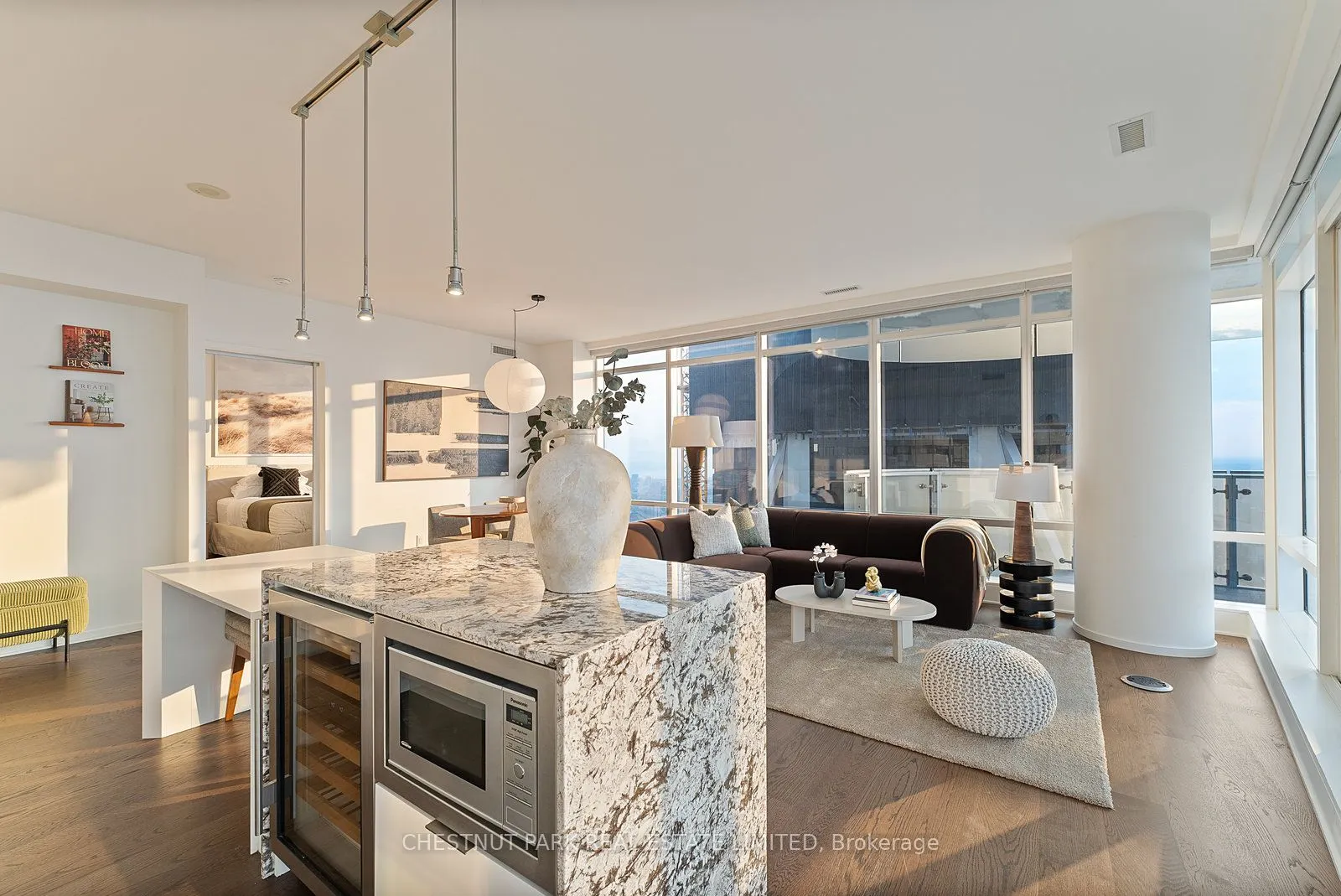 1 Bloor Street E, #7006