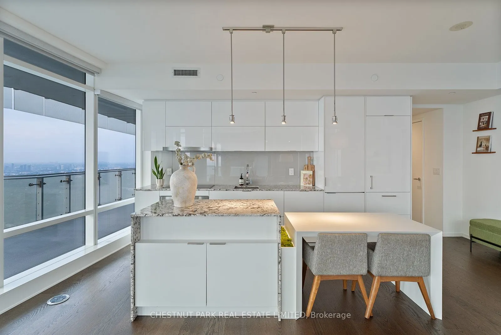 1 Bloor Street E, #7006