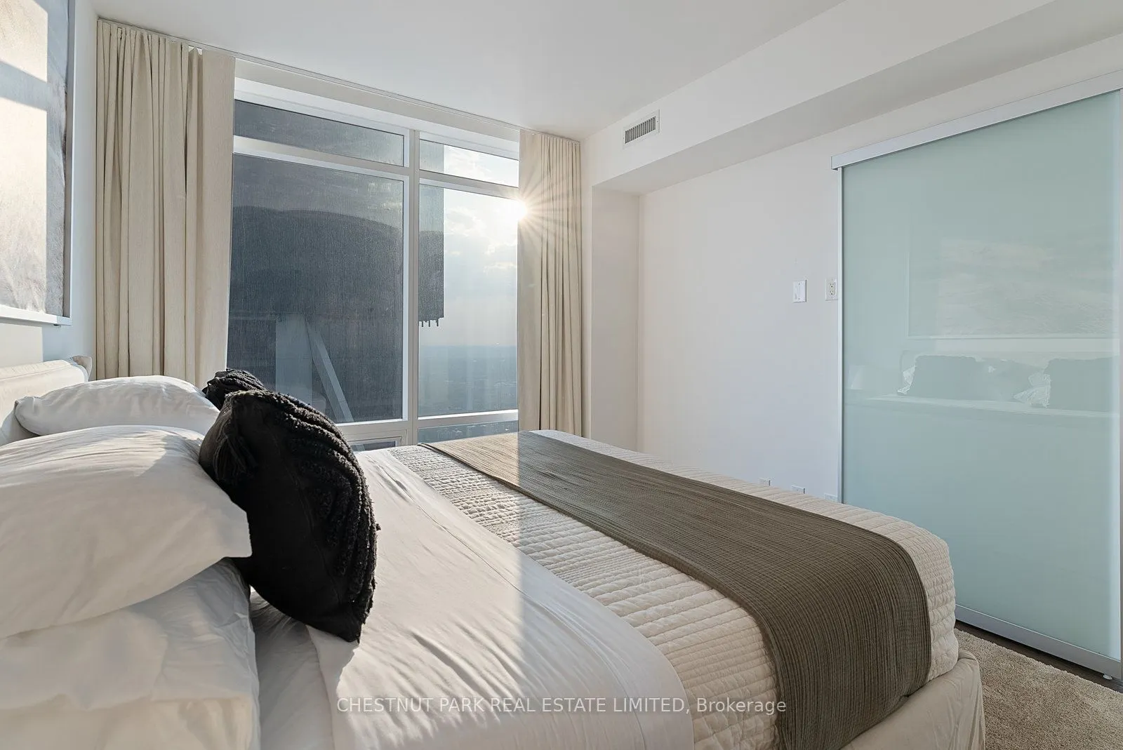 1 Bloor Street E, #7006