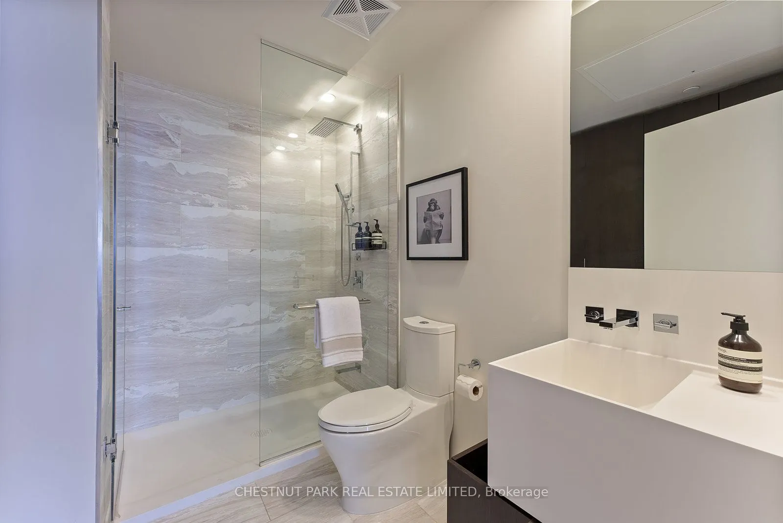 1 Bloor Street E, #7006