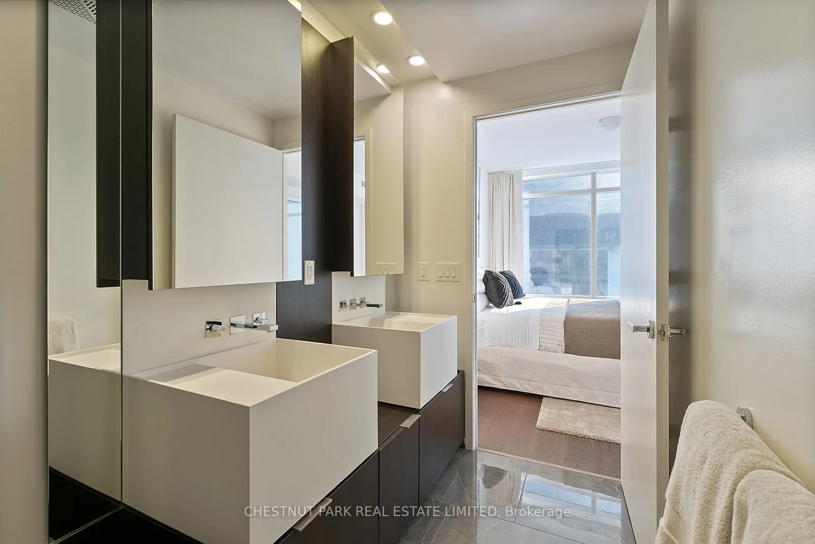 1 Bloor Street E, #7006