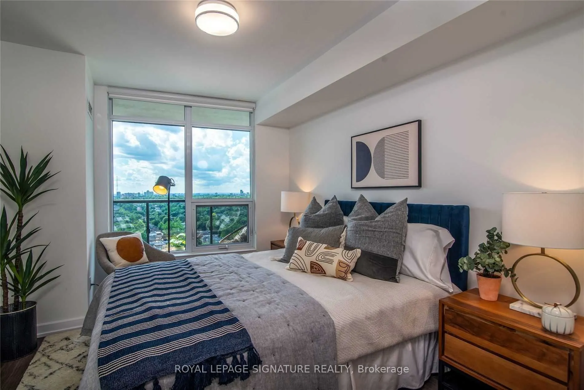 18 Erskine Avenue, #2810
