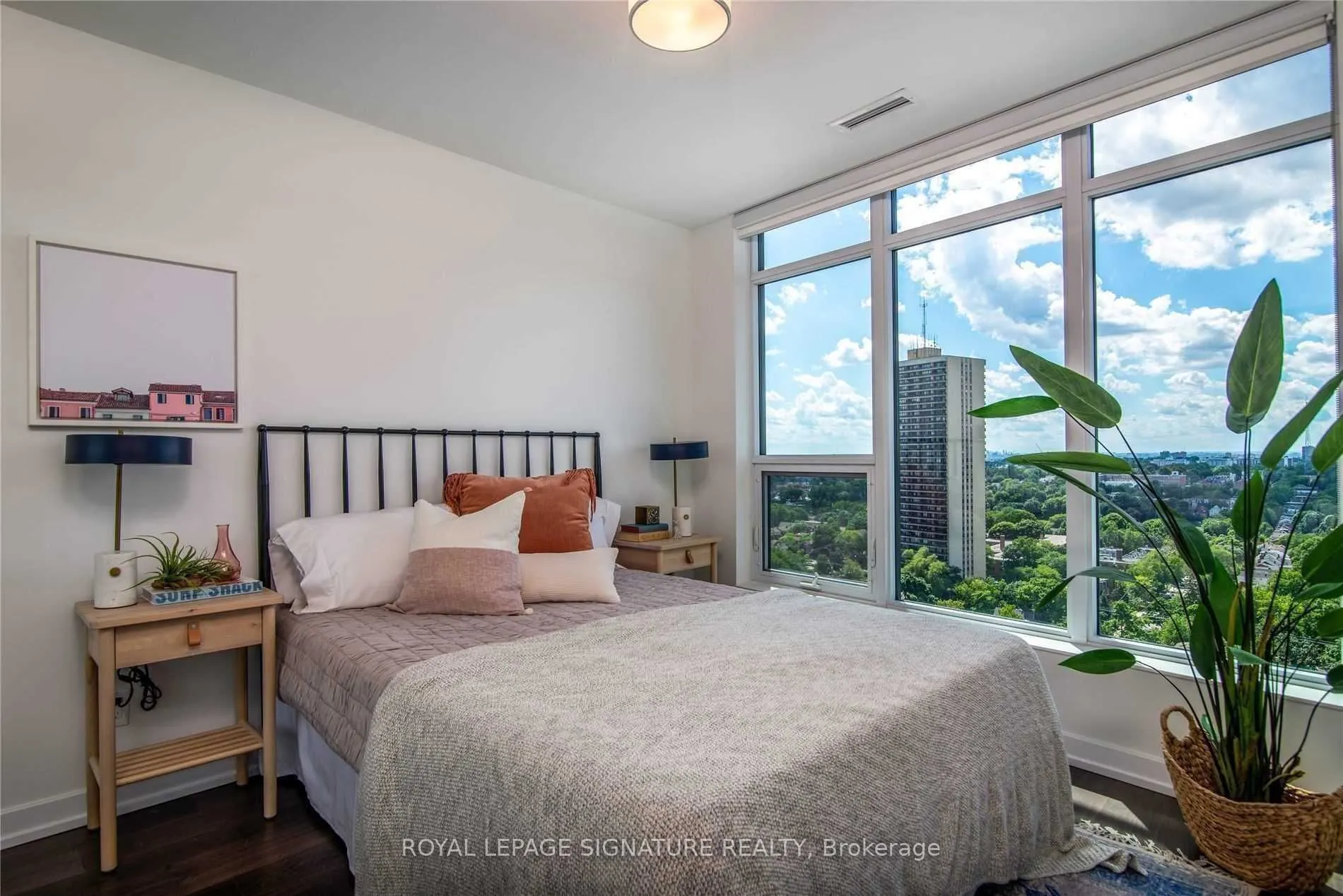 18 Erskine Avenue, #2810