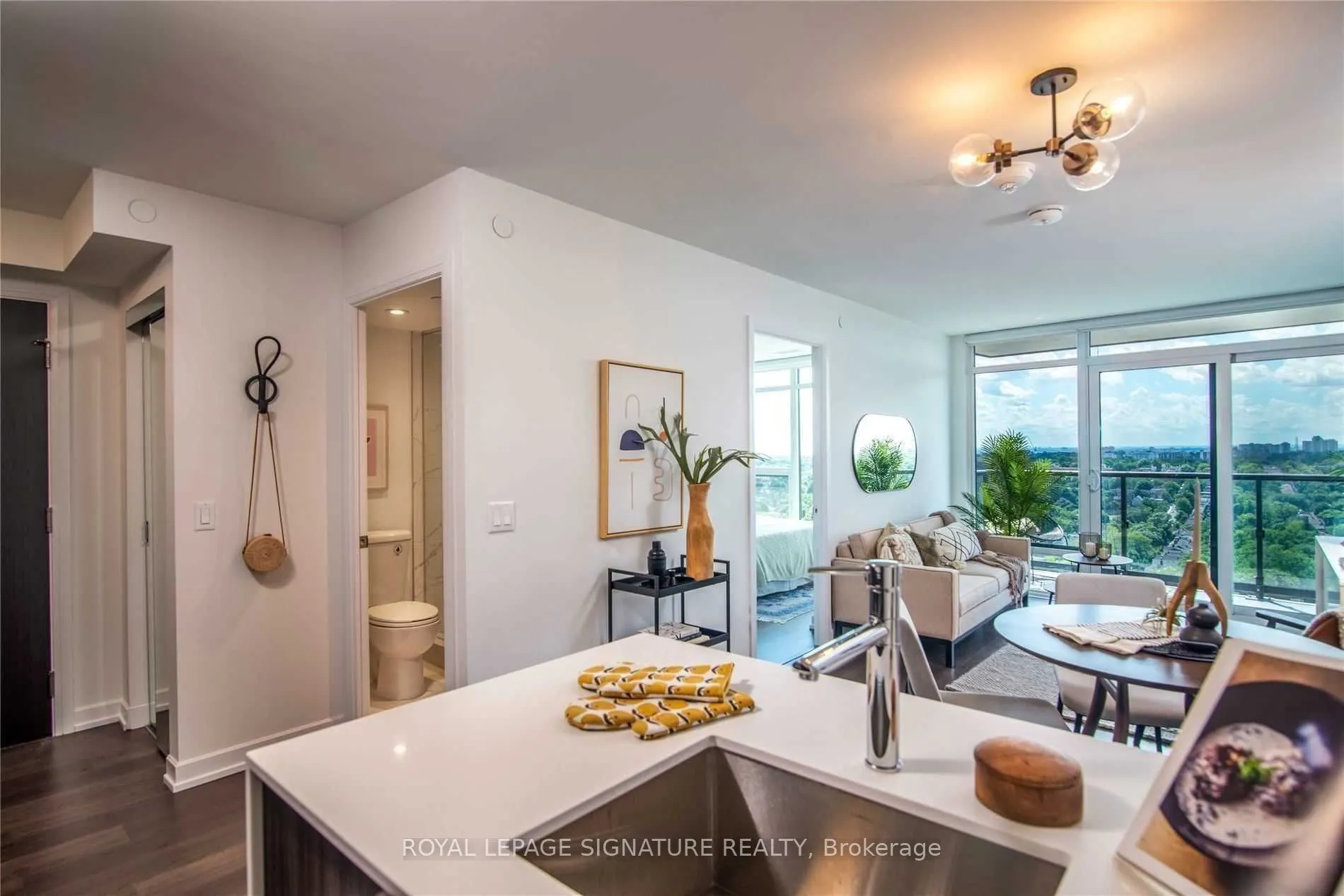 18 Erskine Avenue, #2810